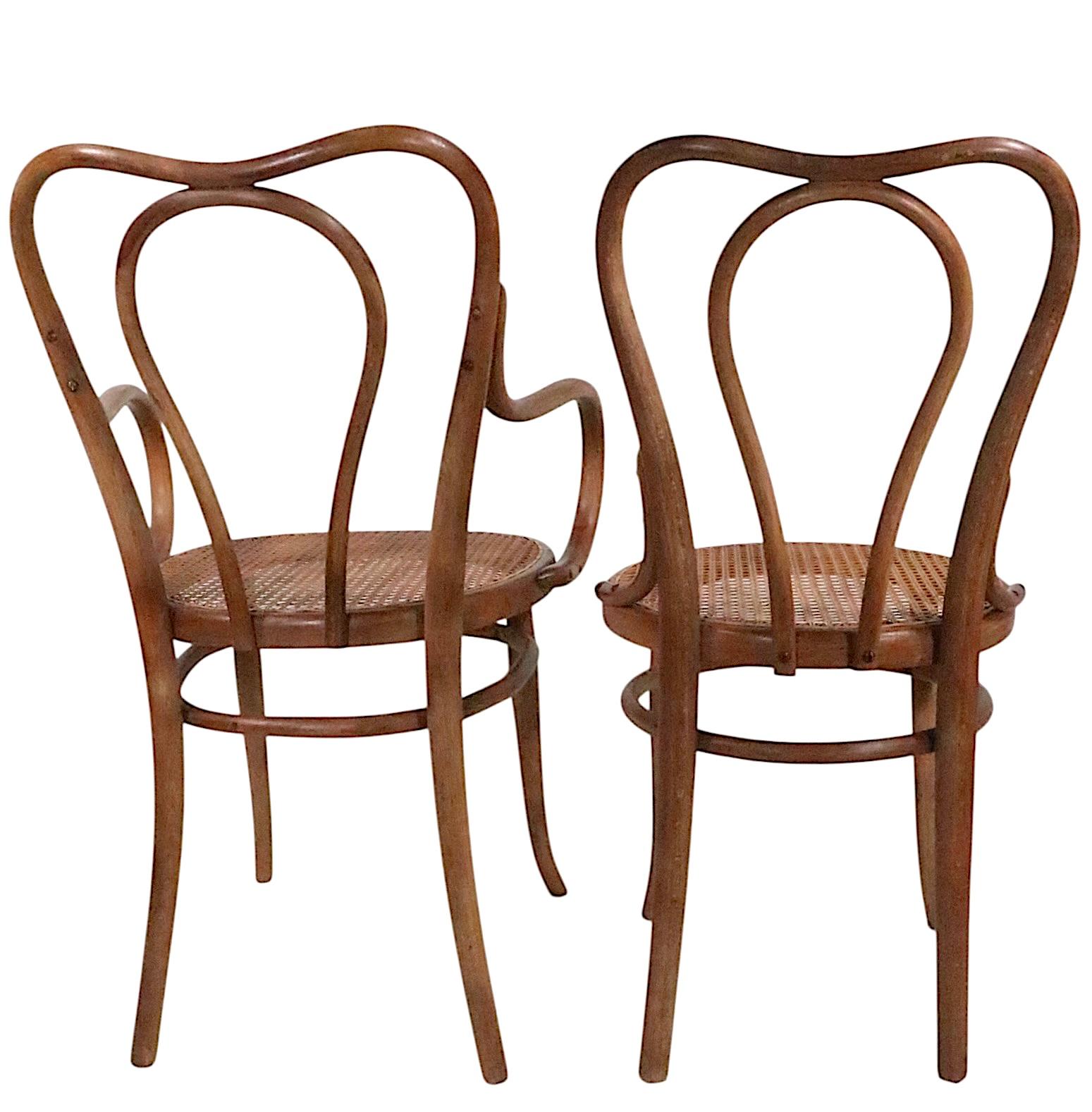 Set di sei scessionisti di Vienna  Sedie da pranzo in legno curvato realizzate in Austria da Thonet in vendita 8