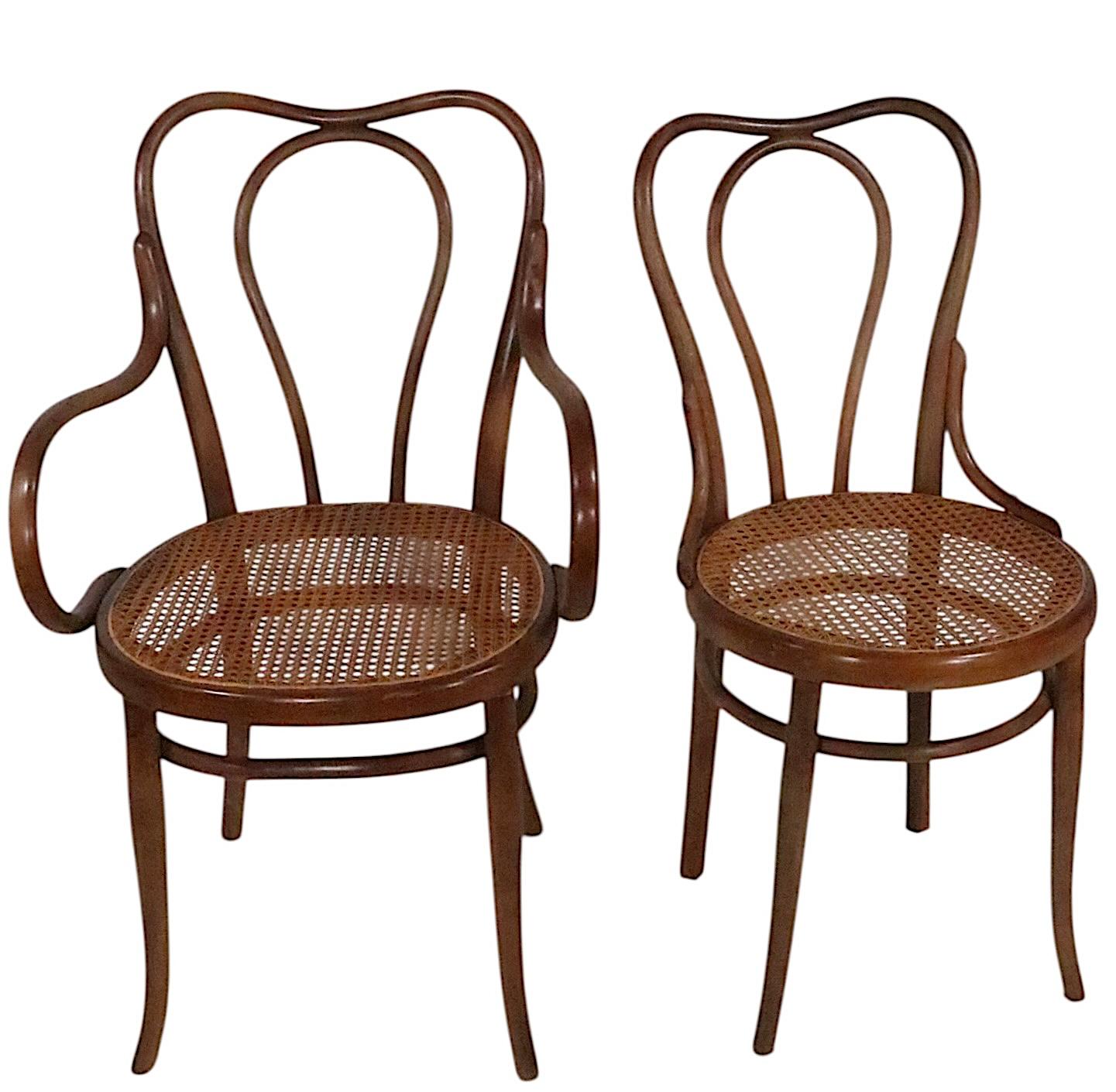 Set di sei scessionisti di Vienna  Sedie da pranzo in legno curvato realizzate in Austria da Thonet in vendita 1