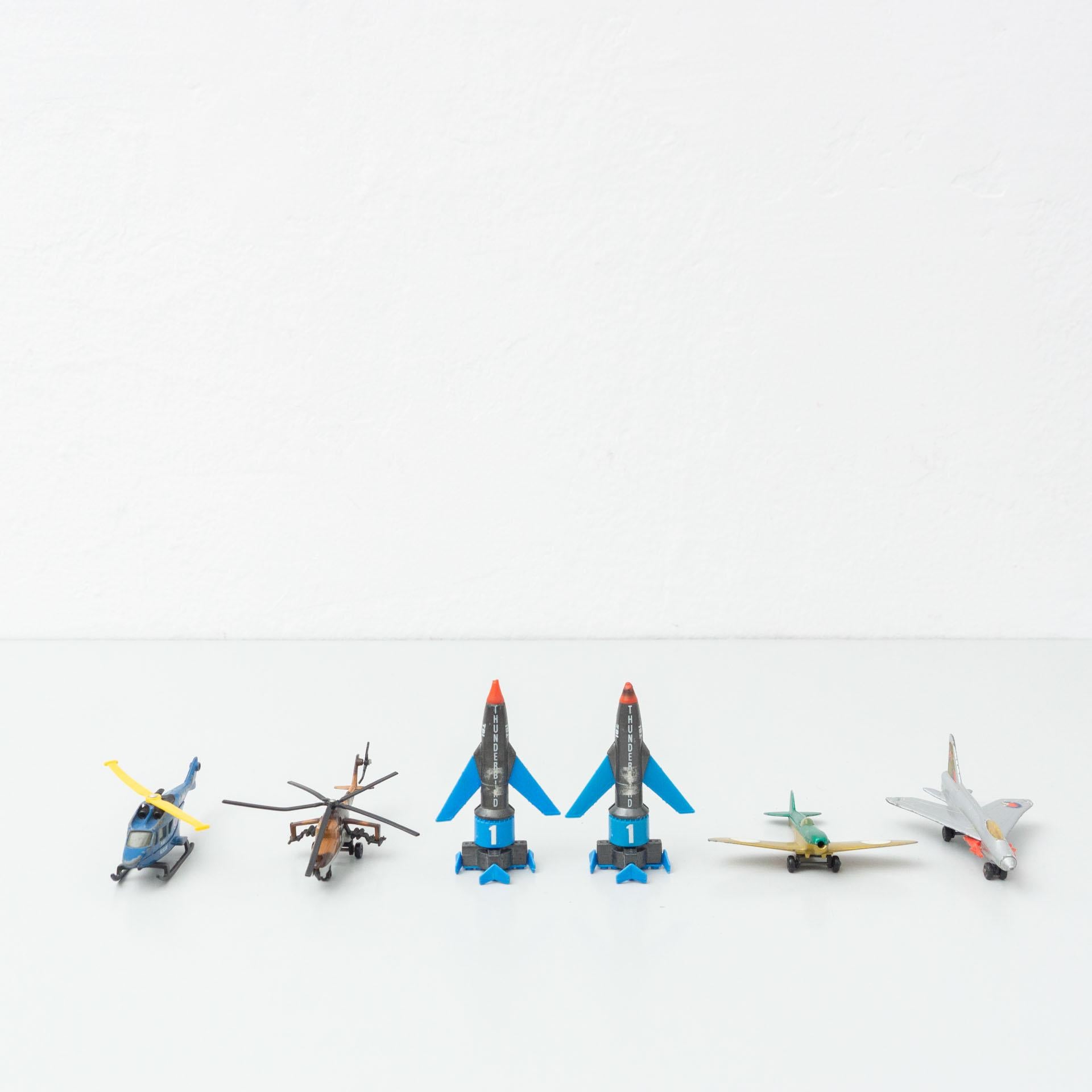 Set of six vintage aerials toys.
By Unknown manufacturer, circa 1960.

In original condition, with minor wear consistent with age and use, preserving a beautiful patina.

Materials:
Metal
Plastic

Dimensions (each one):
D 11 cm x W 7.5 cm
