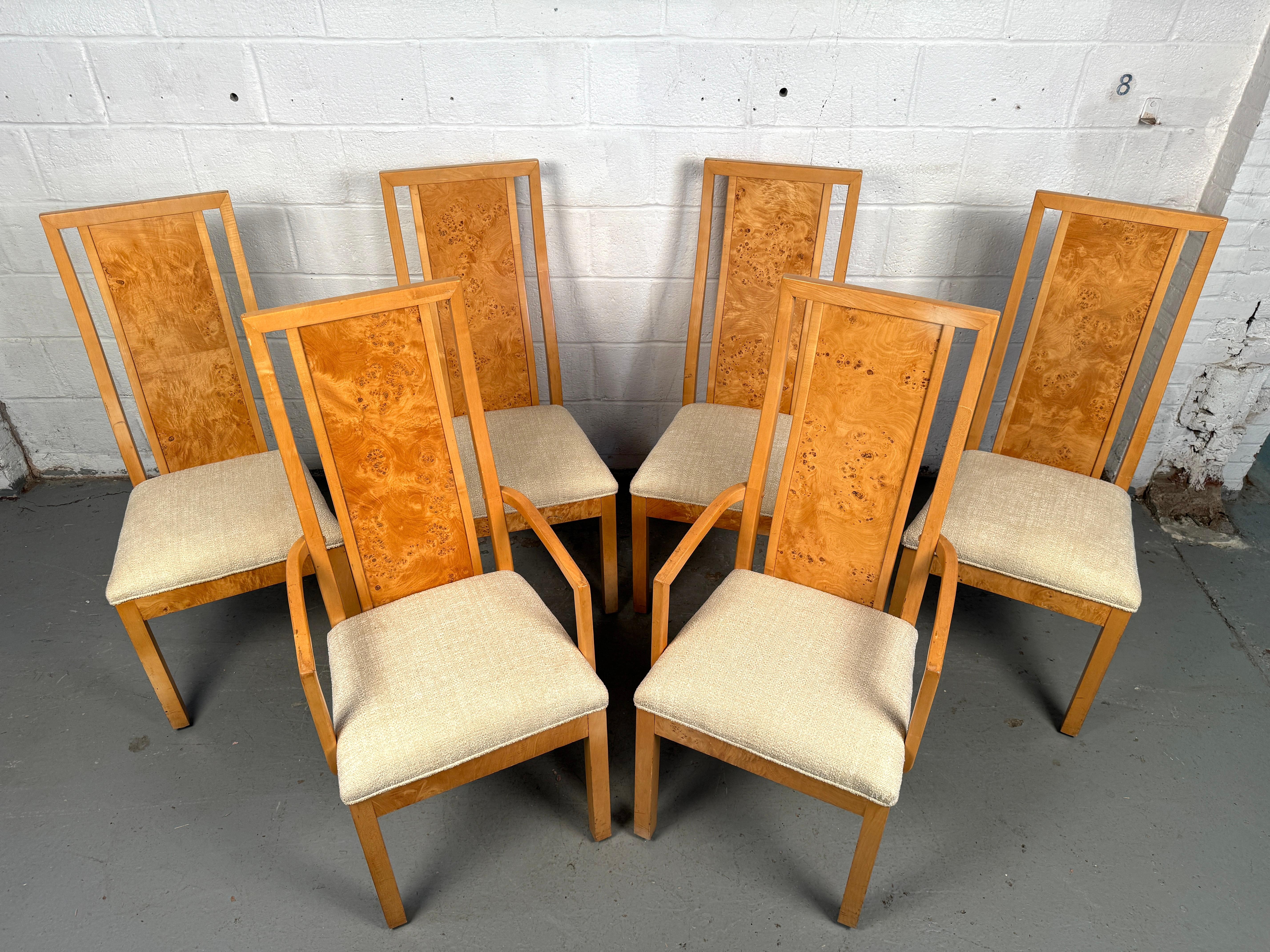 Vintage By est un ensemble de six chaises de salle à manger vintage en bois de ronce, un mélange parfait d'élégance organique et de style audacieux du milieu du siècle. Bois de ronce richement décoré. Ces chaises attirent l'attention par leurs