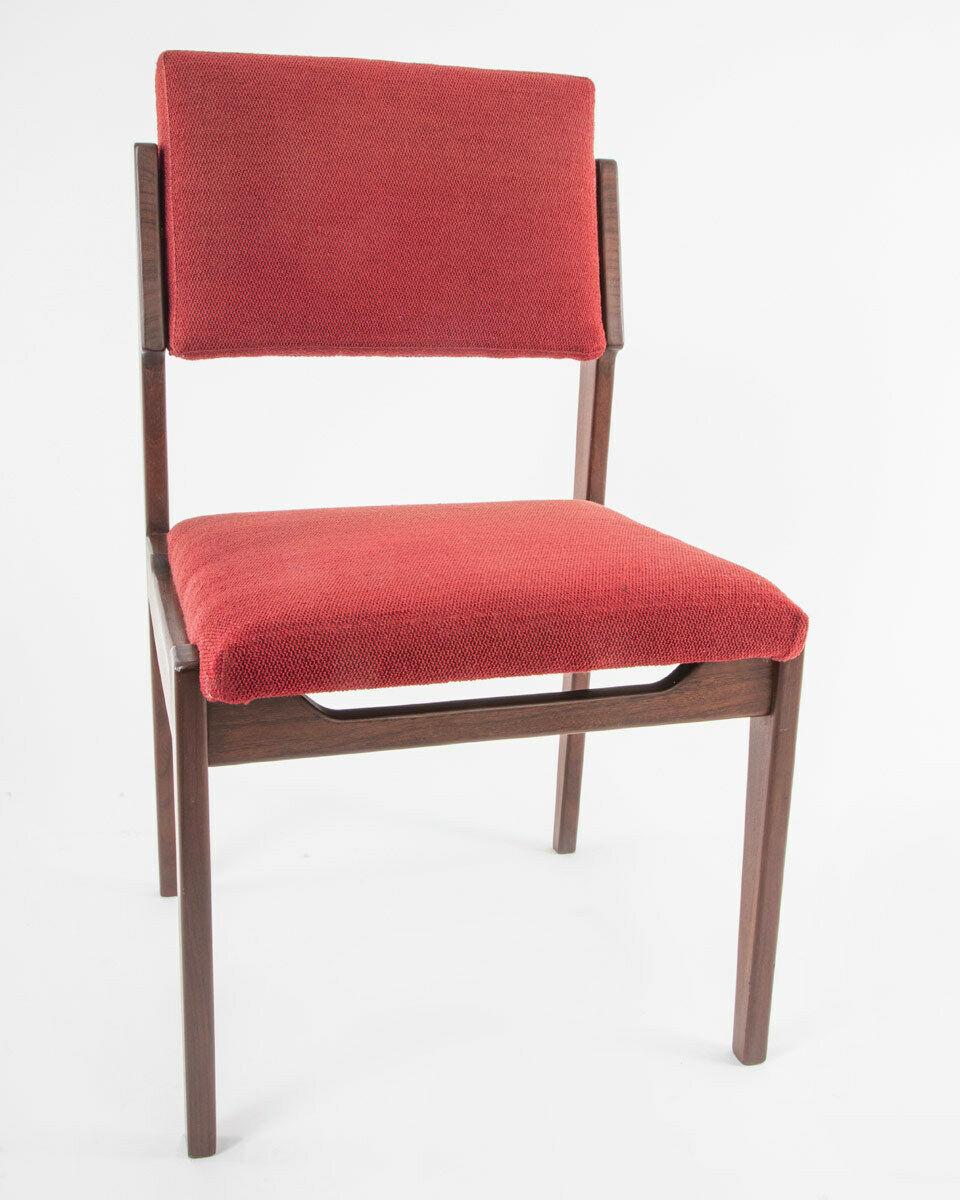 Set of six chairs with structure in wood and fabric, two in blue and four in red, manufacturer's label under the seat. Arflex design, 1950s, modern antiques.

CONDITIONS: In excellent condition, they may show slight signs of wear.

DIMENSIONS: