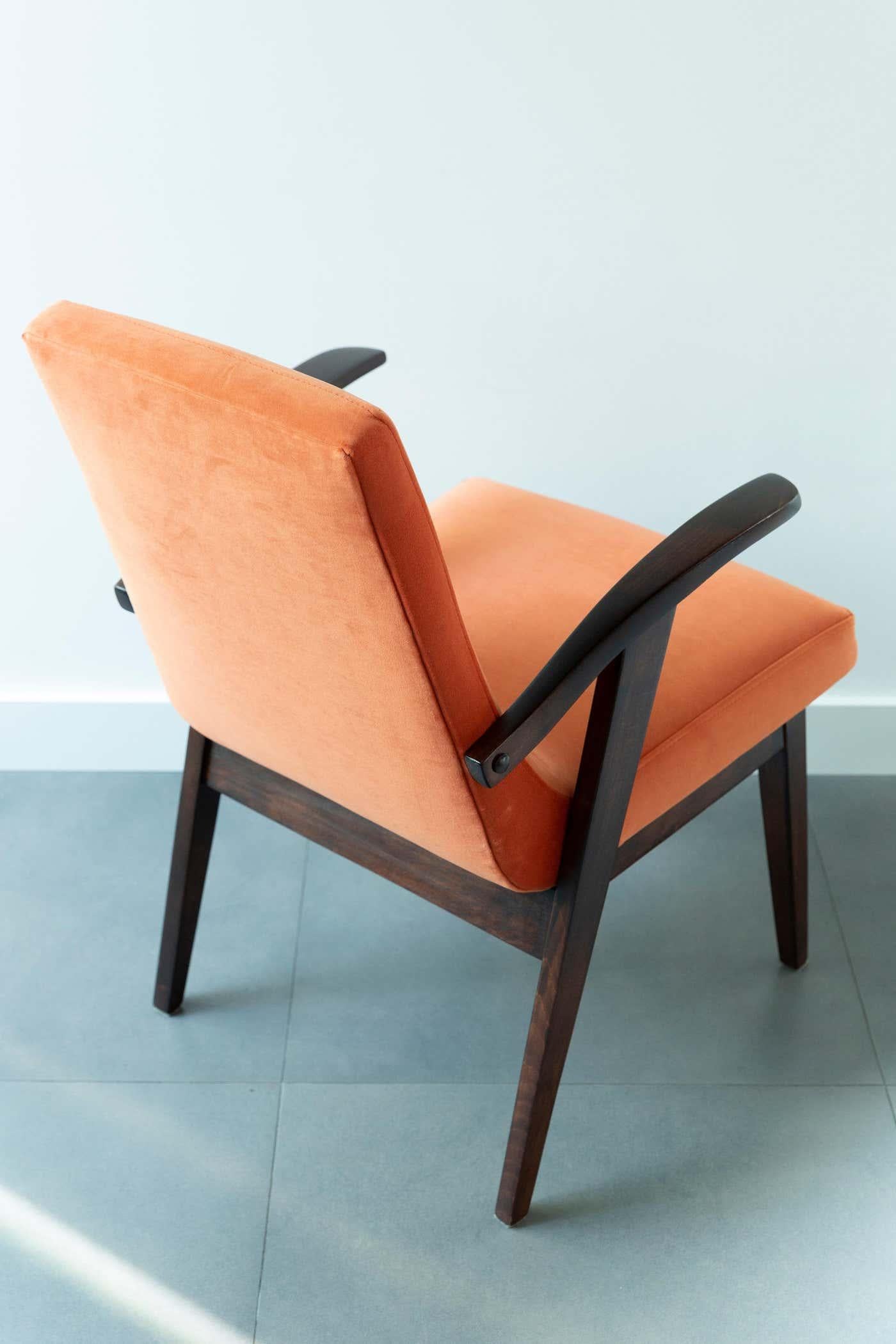 Set of Six Vintage Chairs in Orange Velvet by Mieczyslaw Puchala, Europe, 1960s For Sale 5