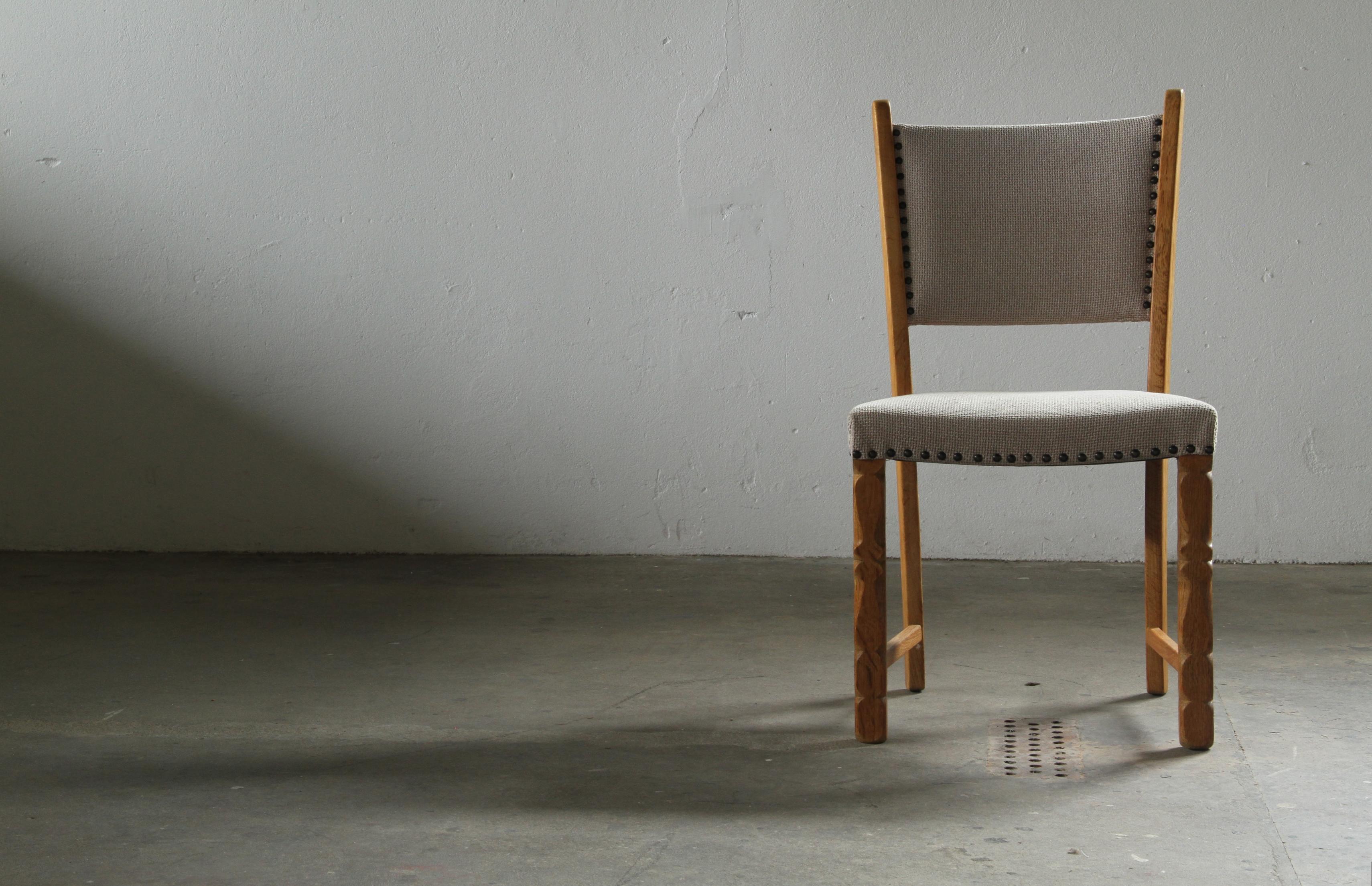 Danois Ensemble de six chaises de salle à manger vintage en Oak danois, style Henning Kjærnulf, années 1960 en vente