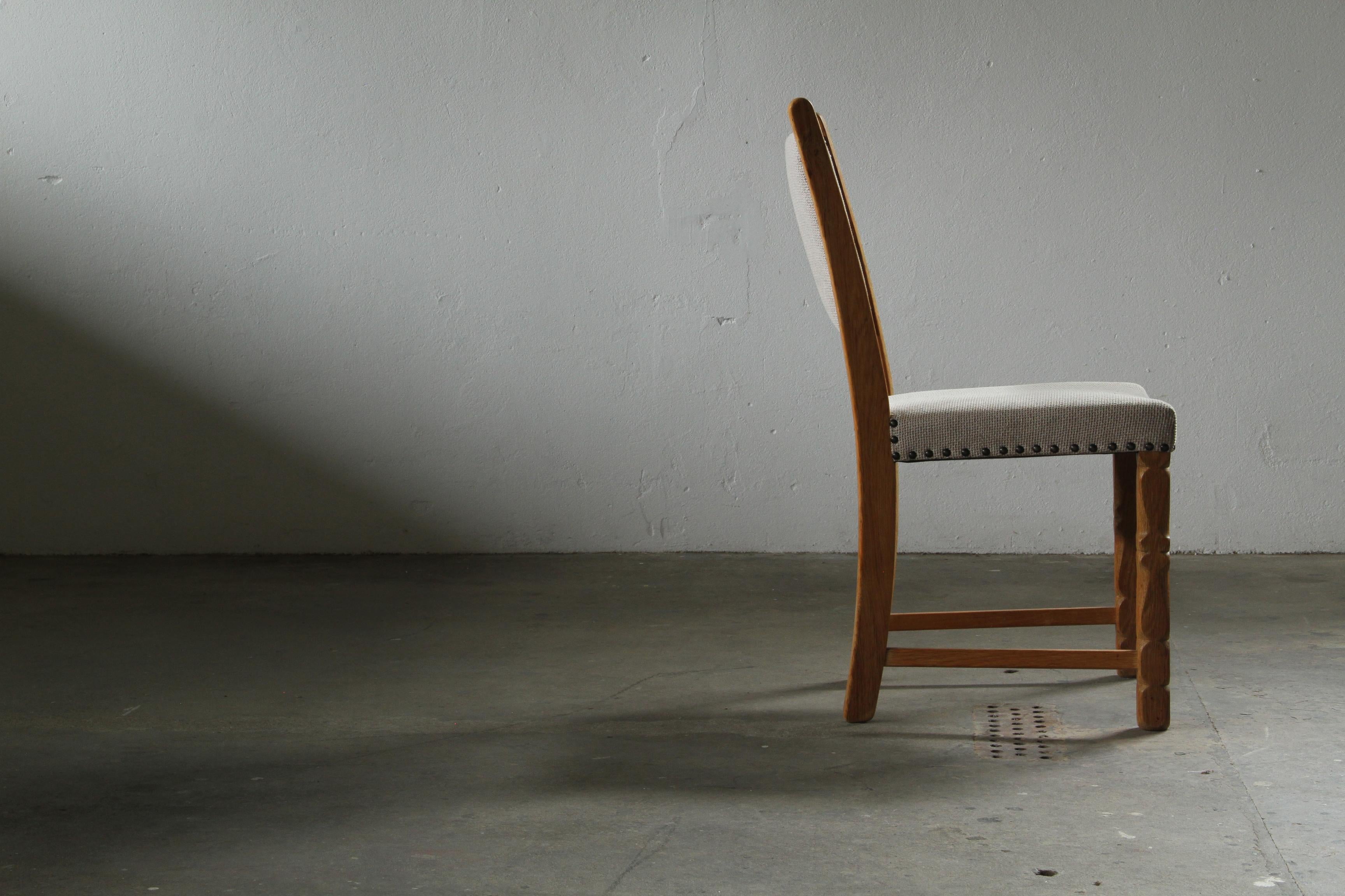 Milieu du XXe siècle Ensemble de six chaises de salle à manger vintage en Oak danois, style Henning Kjærnulf, années 1960 en vente
