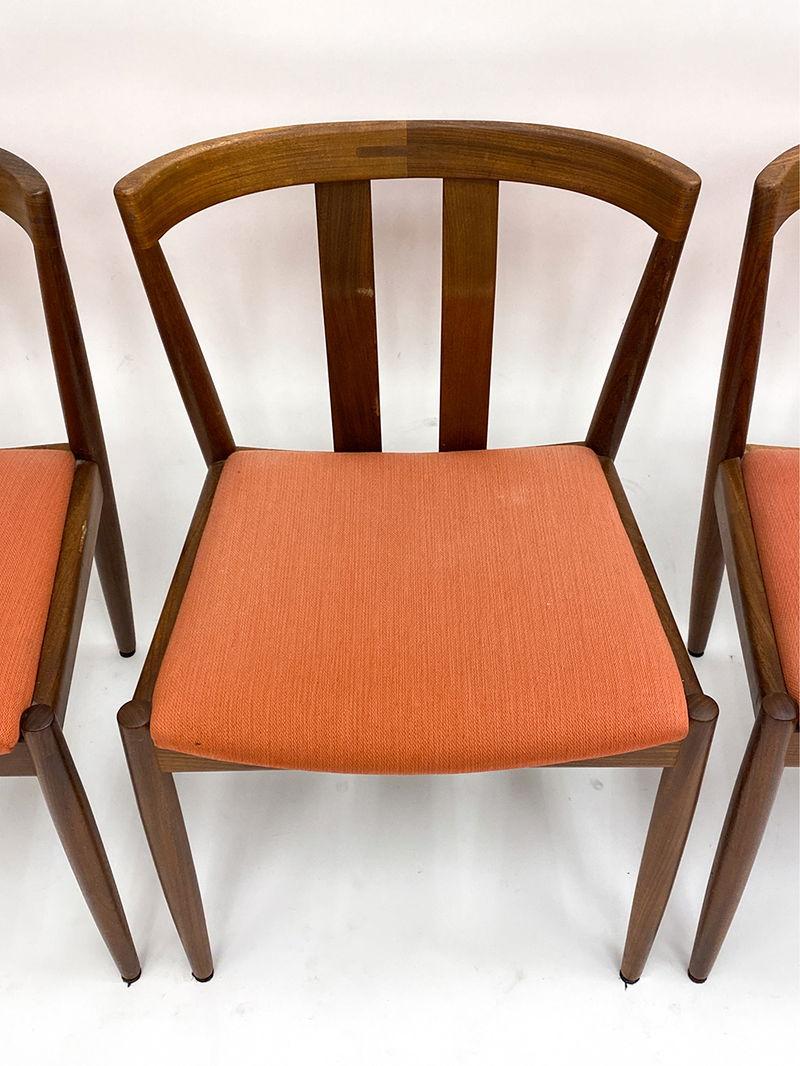 Set of six Vintage Danish teak dining side chairs In Good Condition For Sale In Pineville, NC