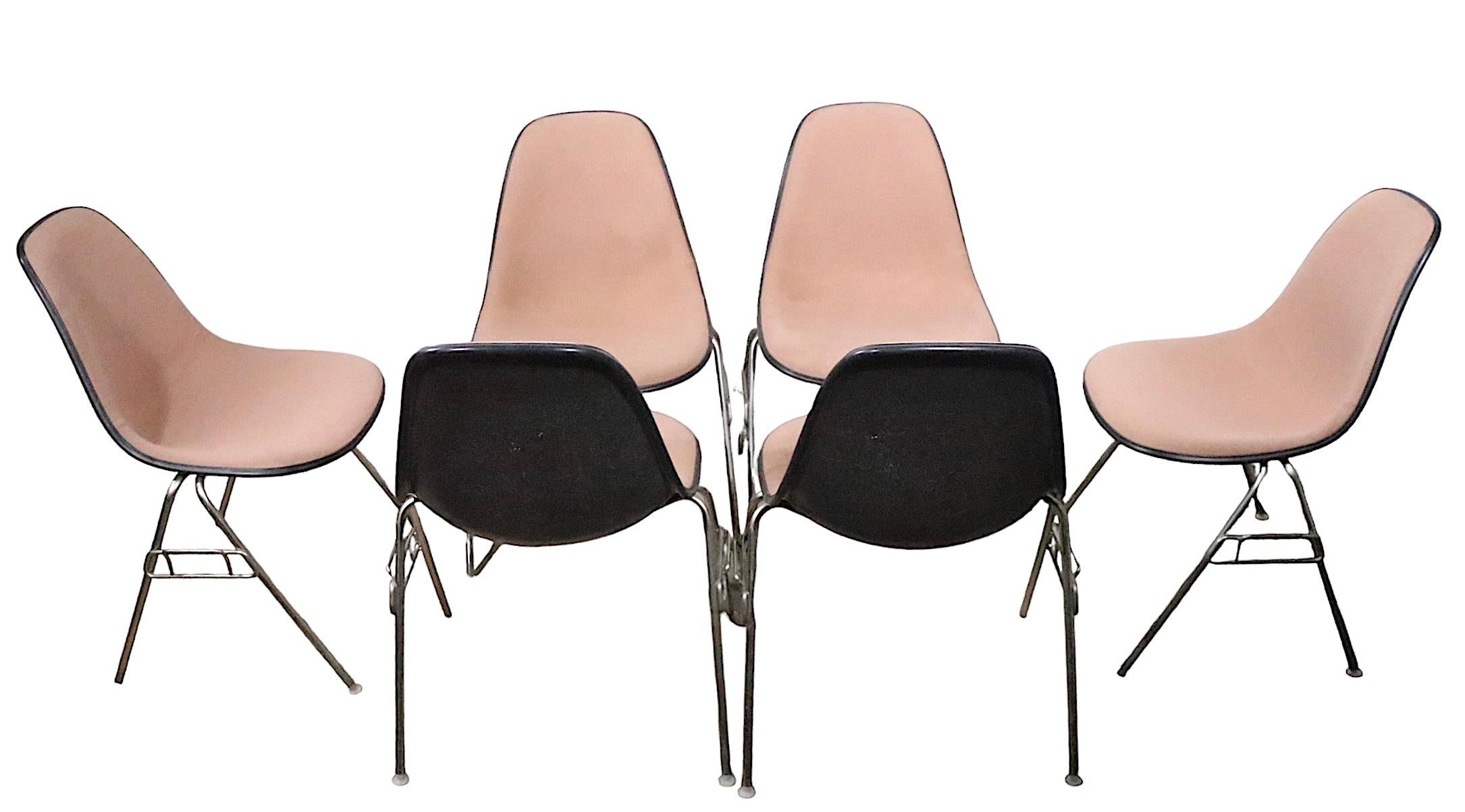 Mid-Century Modern Ensemble de six chaises vintage Eames pour Herman Miller empilables DSS en tissu tweed en vente
