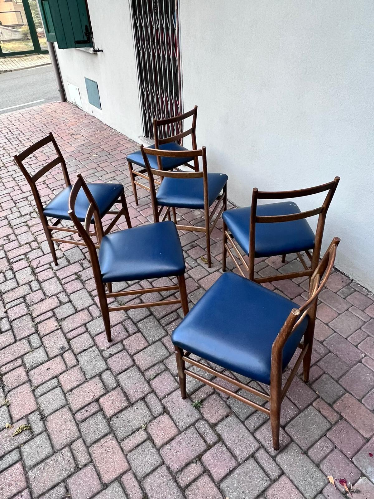 Mid-Century Modern Set of nine Vintage Italian Leggera Blue Dining Chairs by Gio Ponti for Cassina For Sale