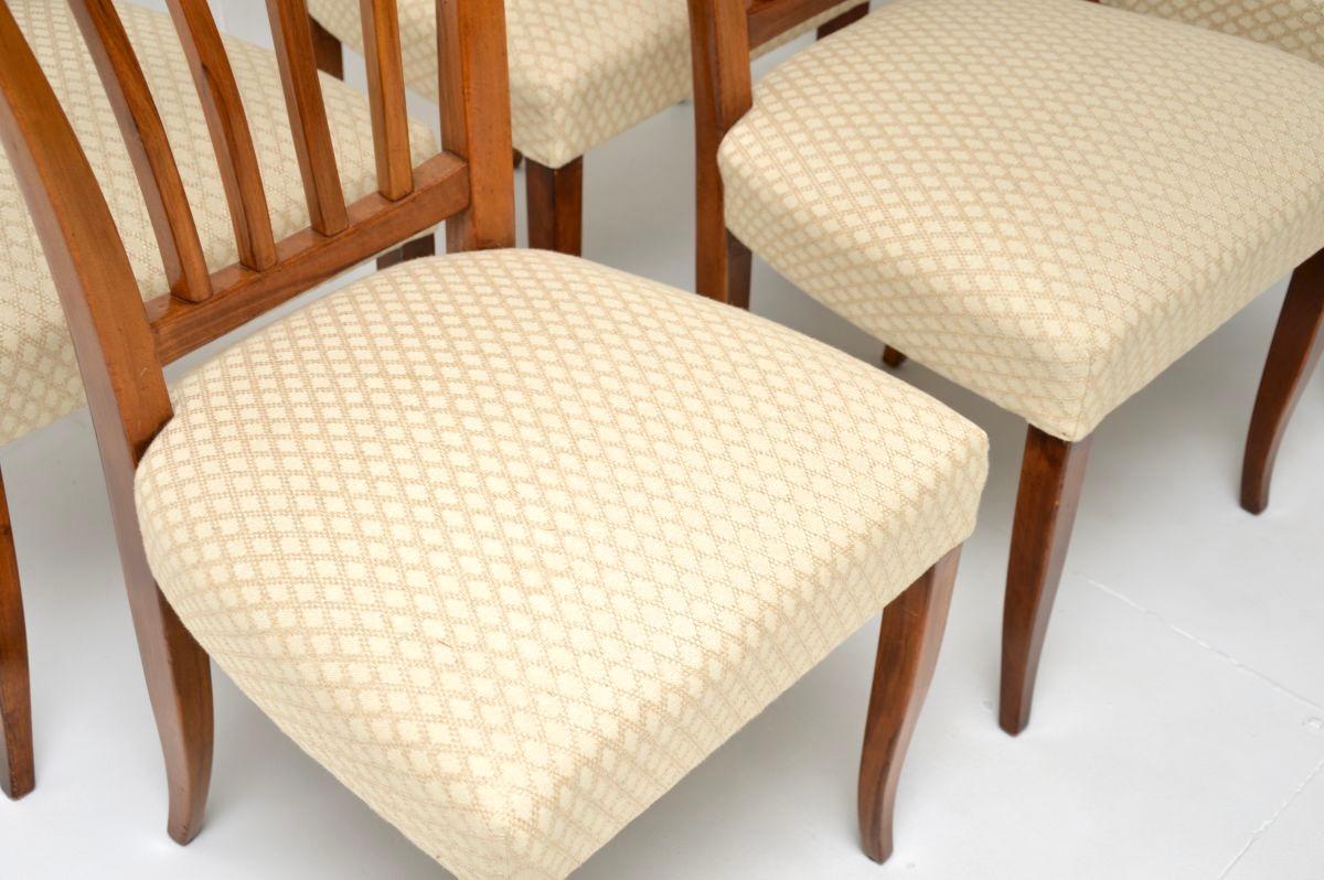 Set of Six Vintage Italian Midcentury Walnut Dining Chairs im Angebot 4