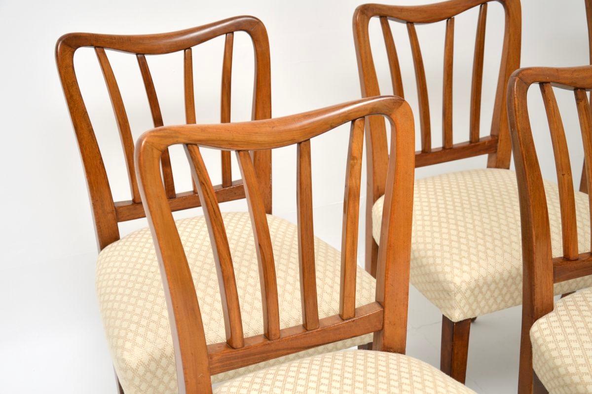 A beautiful and elegant set of six vintage Italian midcentury walnut dining chairs. They date from around the 1950’s.

The quality is excellent, they are beautifully designed and are very much in the manner of Paulo Buffa. The solid walnut frames