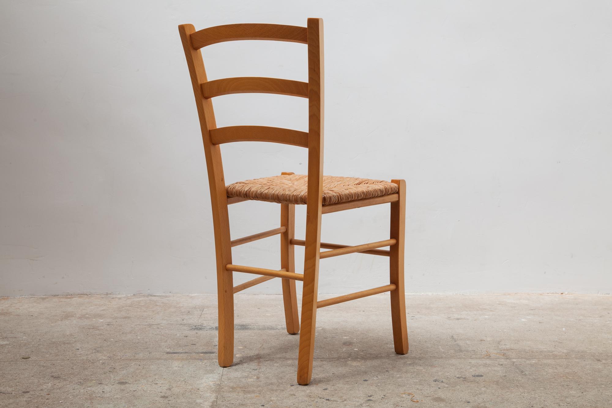 Set of Six Vintage Italian Slat Back Dining Chairs with Rush Seats In Good Condition In Antwerp, BE