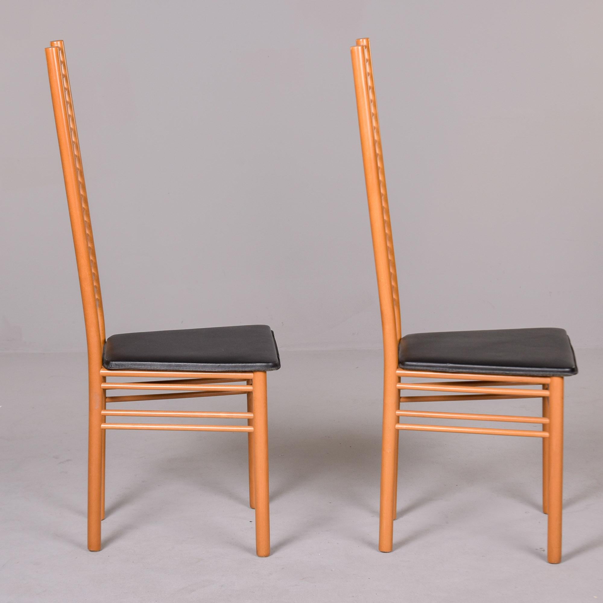 Juego de seis sillas altas italianas vintage con respaldo de escalera en venta 5