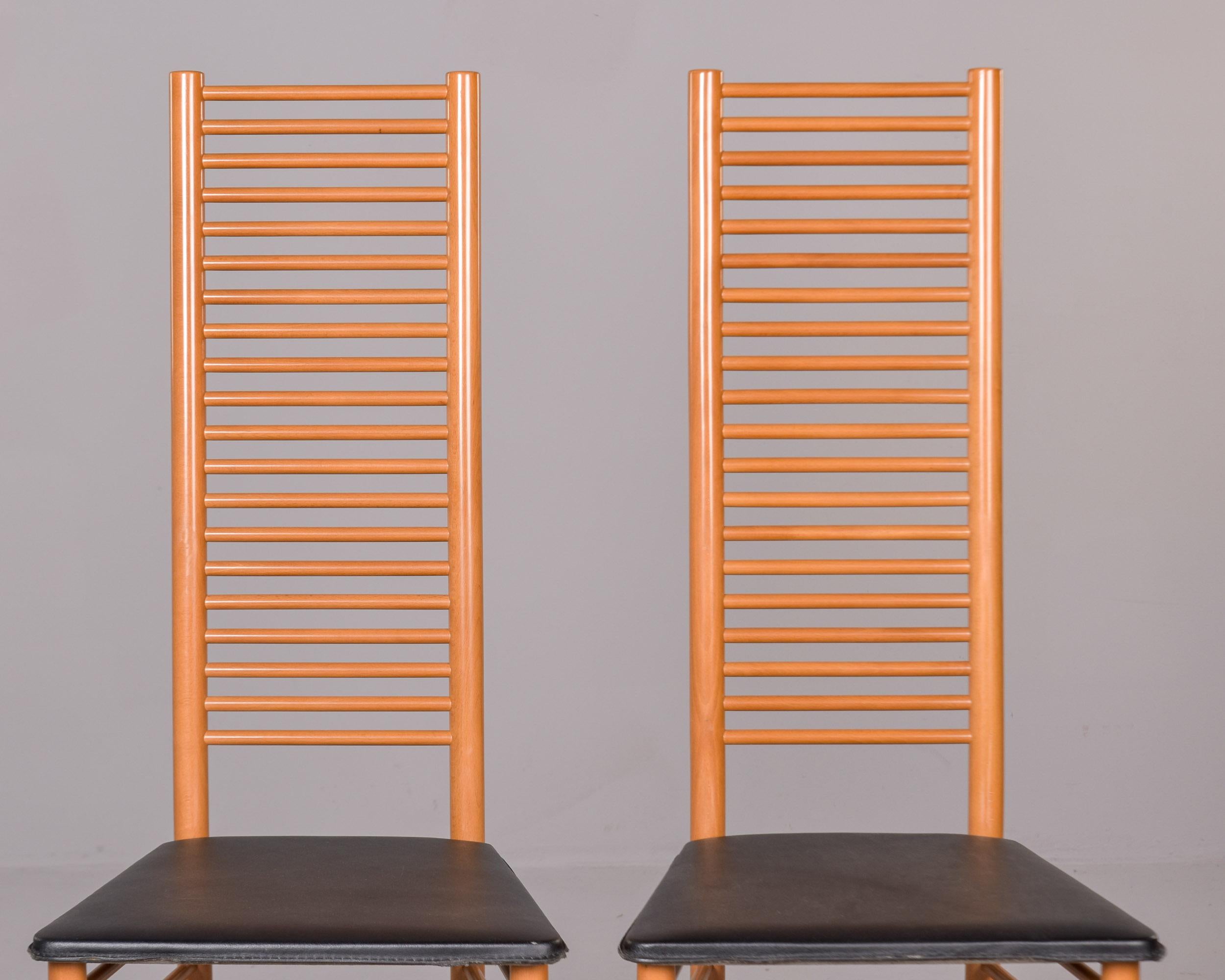 Juego de seis sillas altas italianas vintage con respaldo de escalera siglo XX en venta