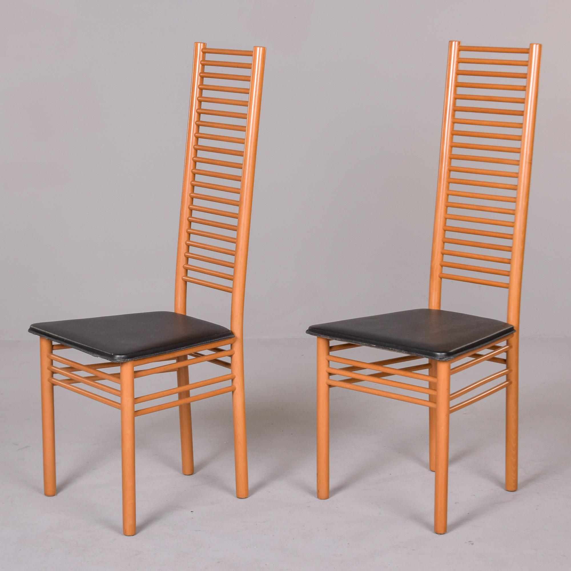 Juego de seis sillas altas italianas vintage con respaldo de escalera Tapicería en venta