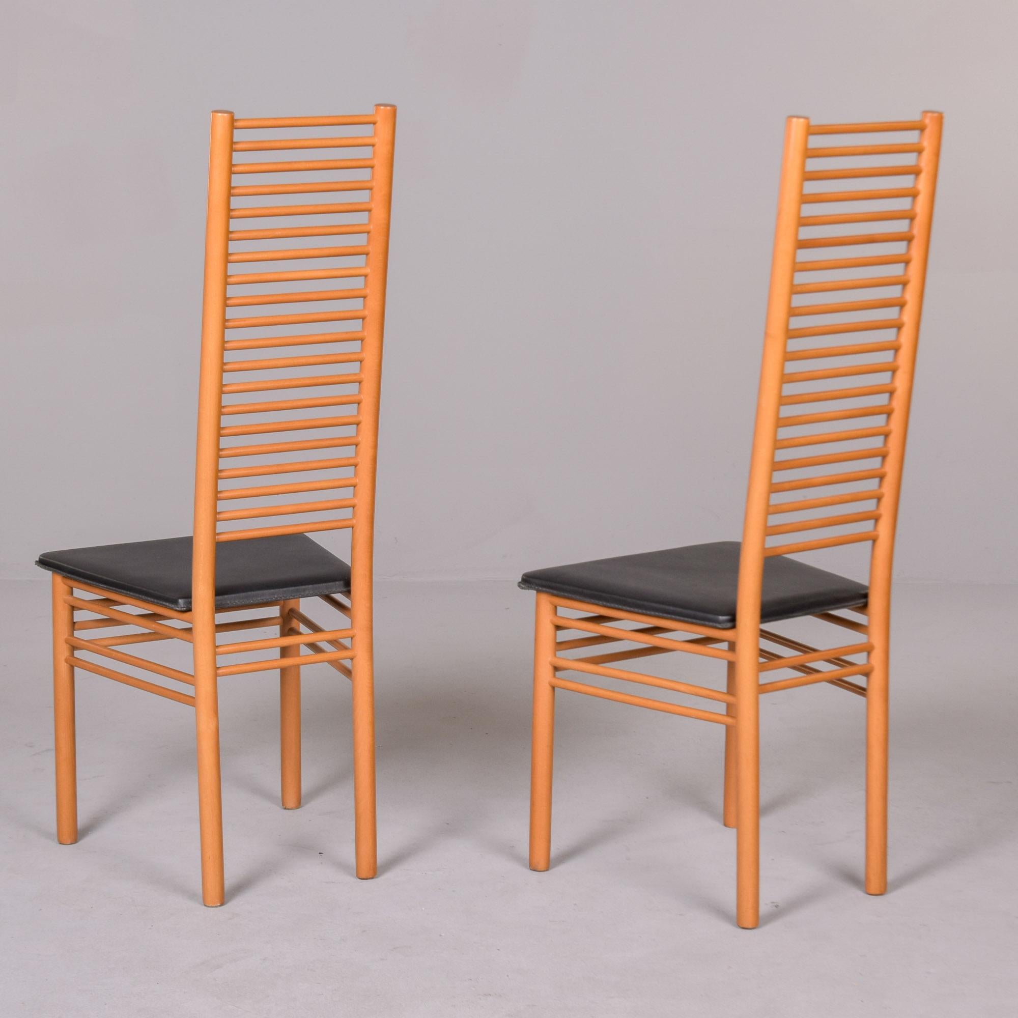 Juego de seis sillas altas italianas vintage con respaldo de escalera en venta 2