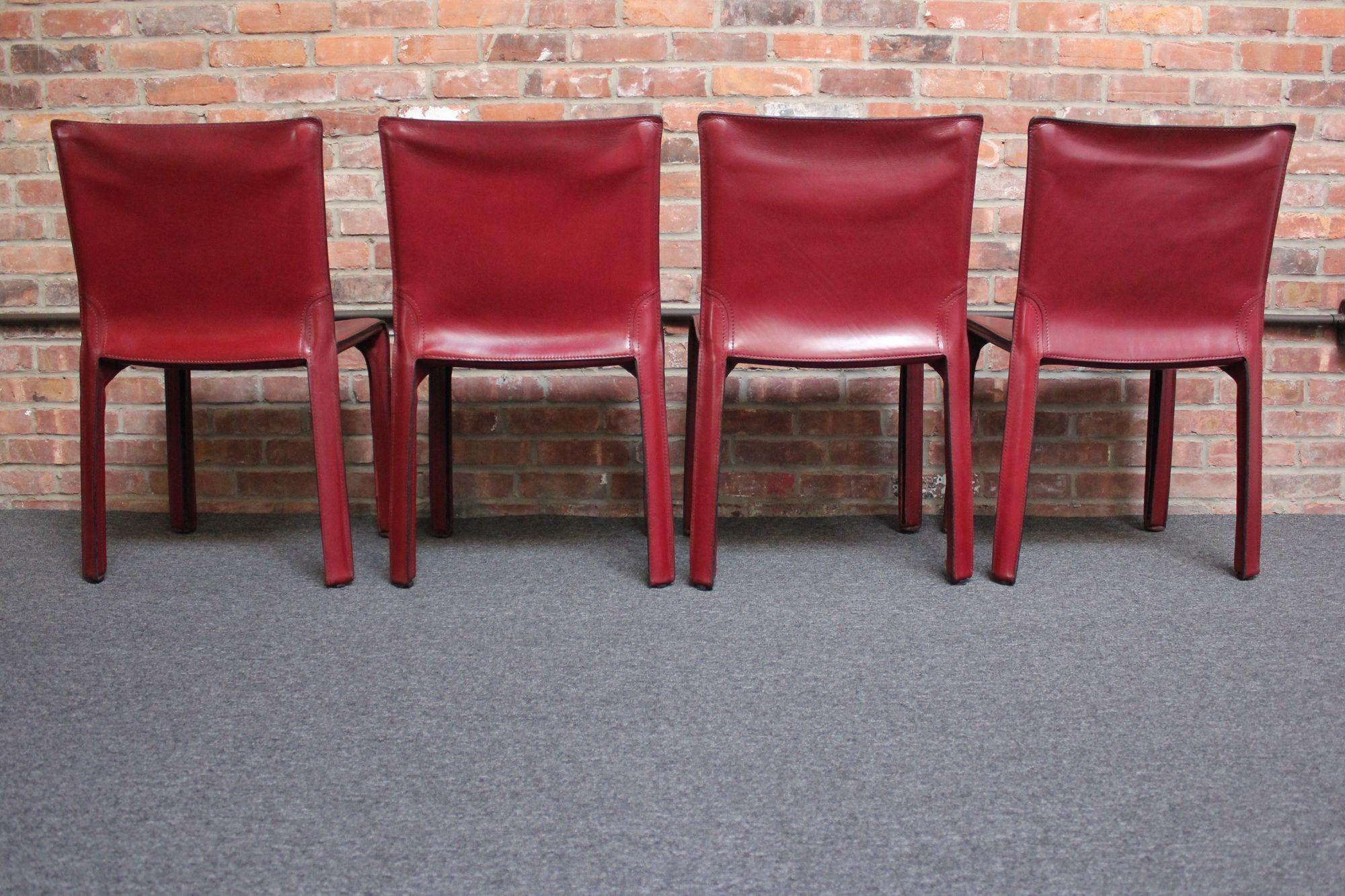 italien Ensemble de six chaises vintage Mario Bellini pour Cassina CAB en cuir sang de bœuf en vente