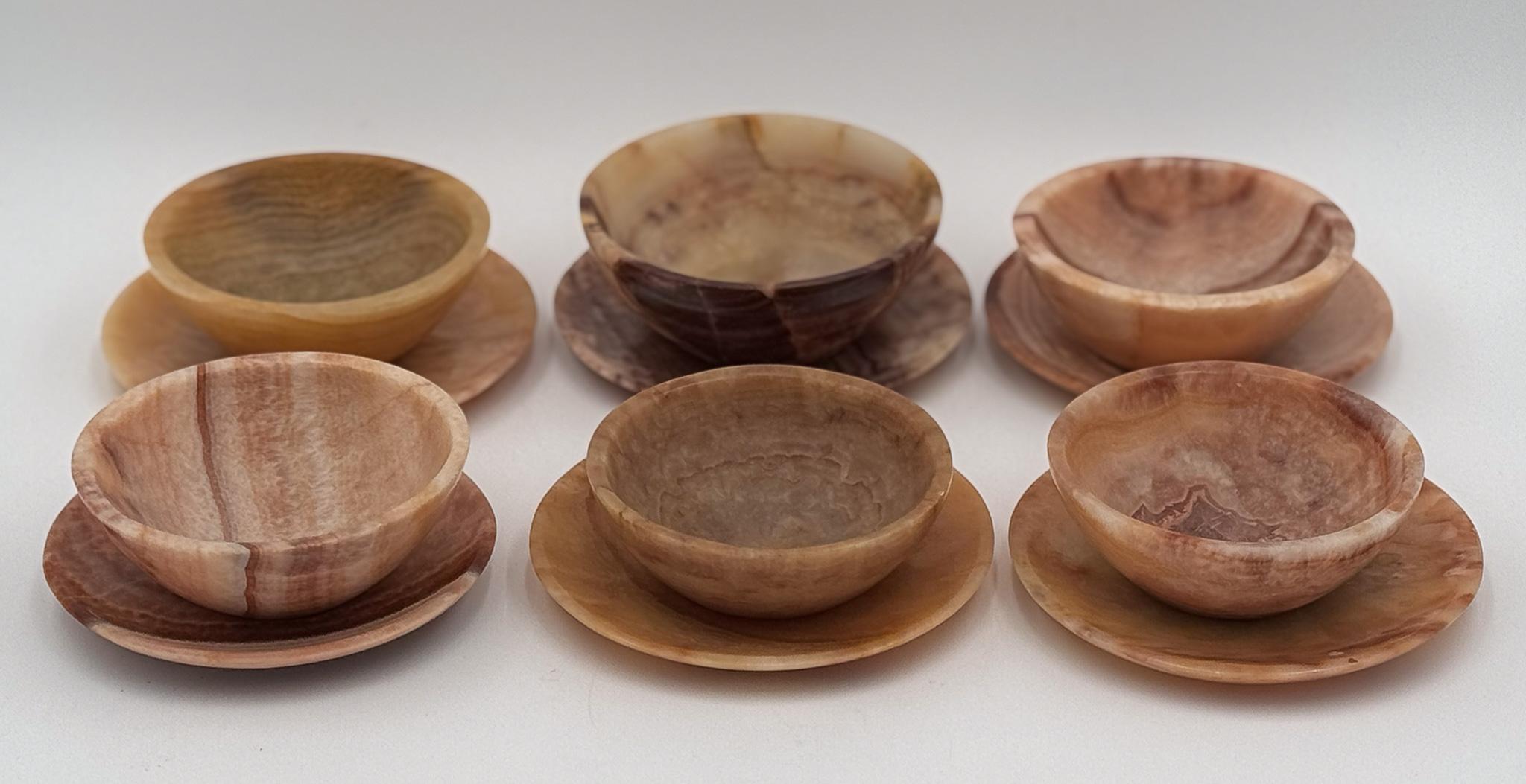 
Antiquariato di Londra



Siamo lieti di offrire in vendita questo bellissimo set di sei ciotole in onice fatte a mano provenienti dall'Egitto.

Prima di procedere all'acquisto, esamina attentamente le immagini per verificarne le condizioni, in