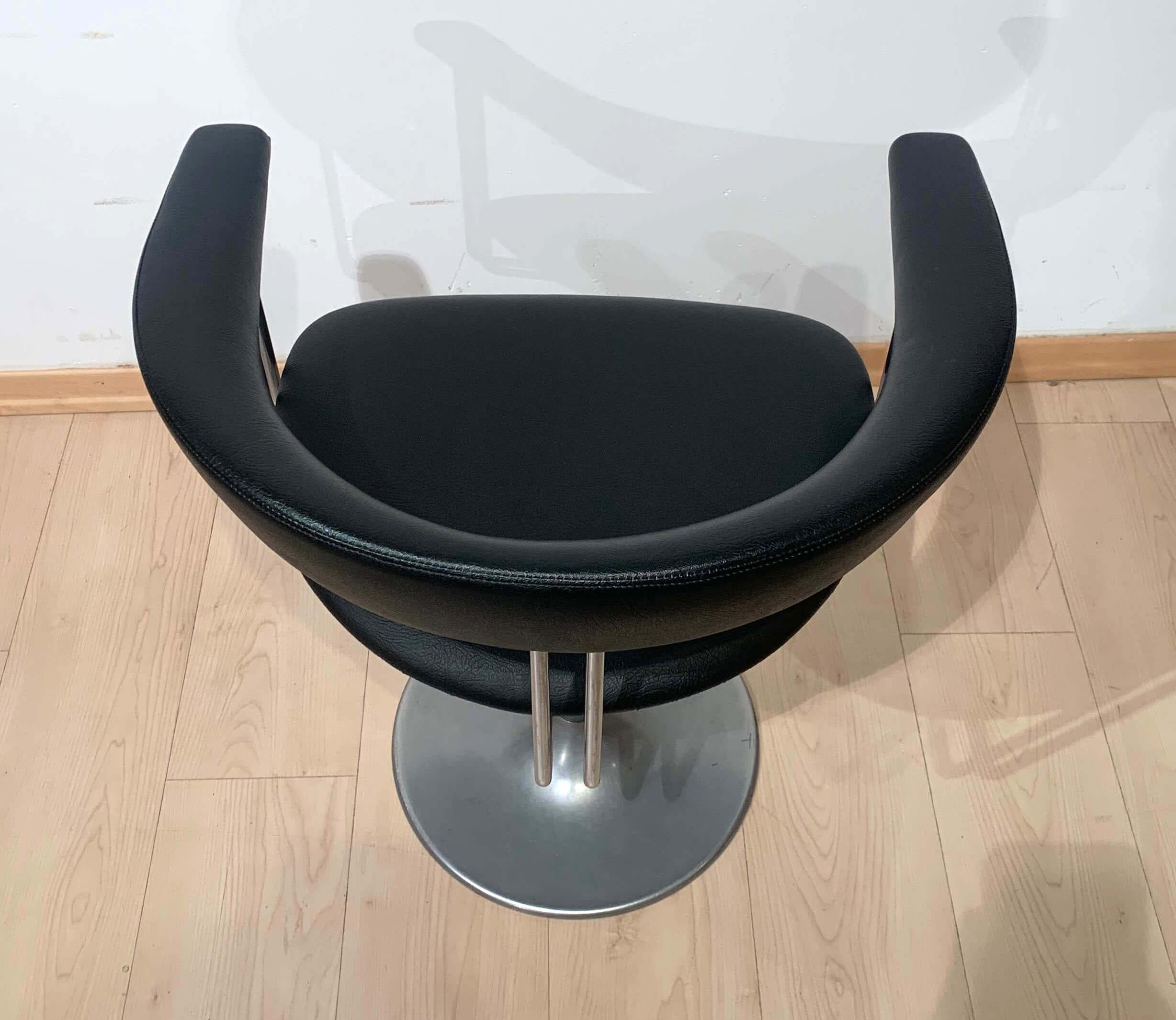 Satz von 6 drehbaren Sesseln, schwarzes Leder und Metall, Niederlande ca. 1970er Jahre im Angebot 5