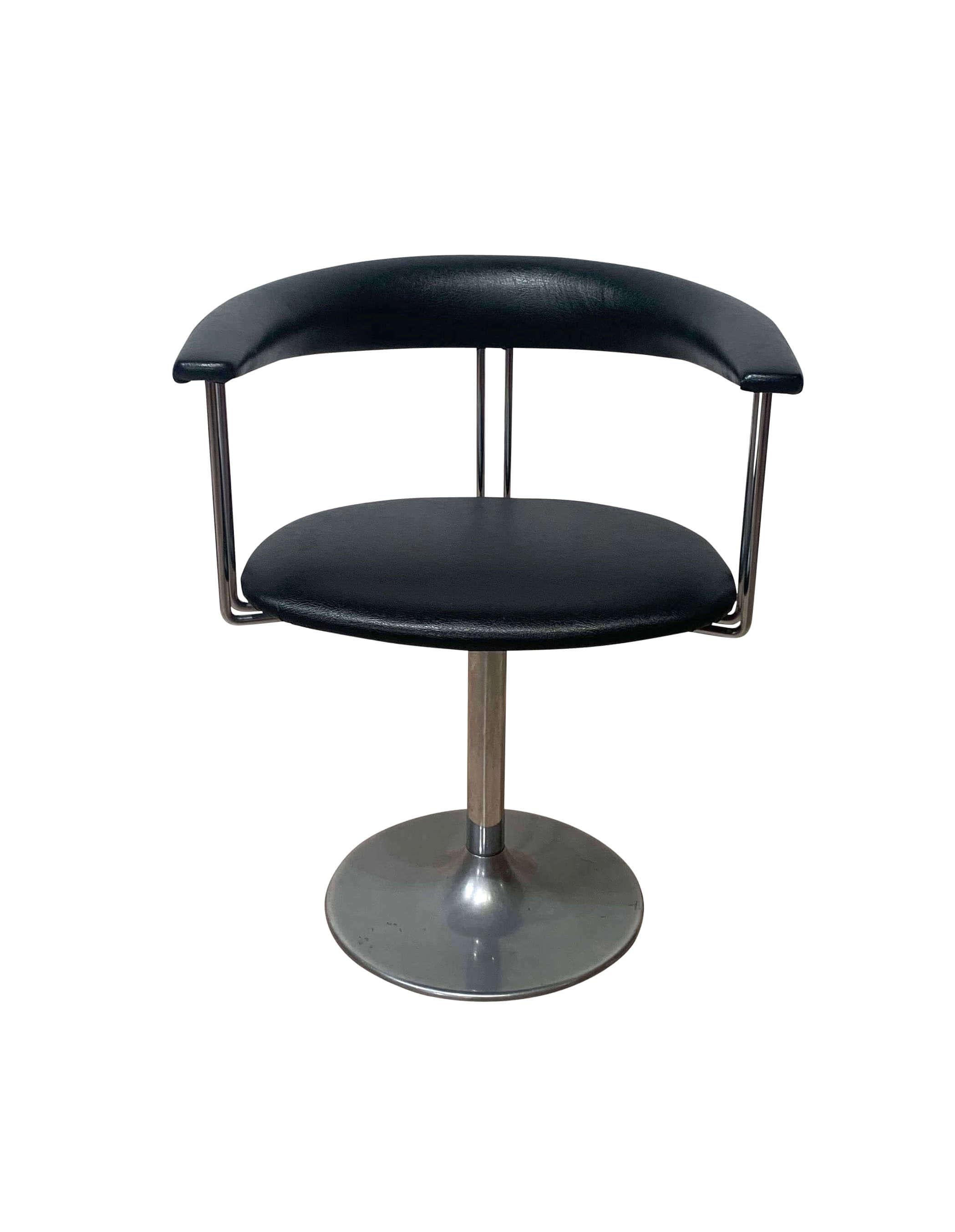 Satz von 6 drehbaren Sesseln, schwarzes Leder und Metall, Niederlande ca. 1970er Jahre (Moderne) im Angebot