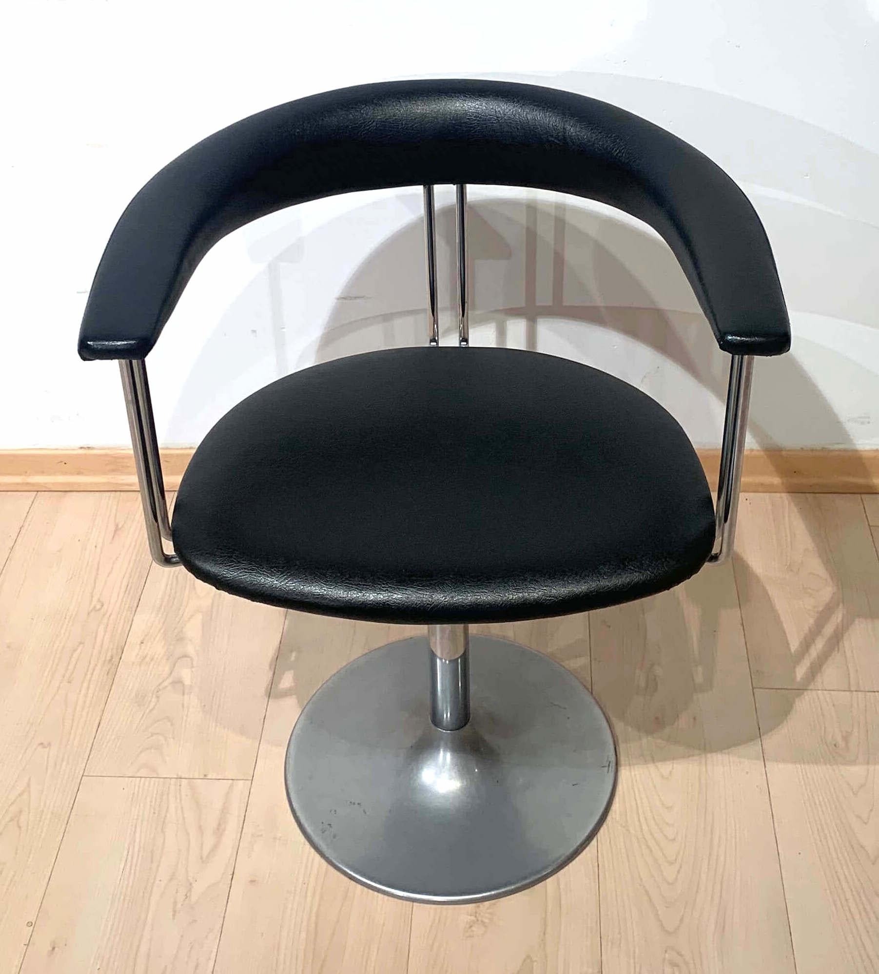 Fin du 20e siècle Ensemble de 6 fauteuils pivotants, cuir noir et métal, Pays-Bas circa 1970 en vente