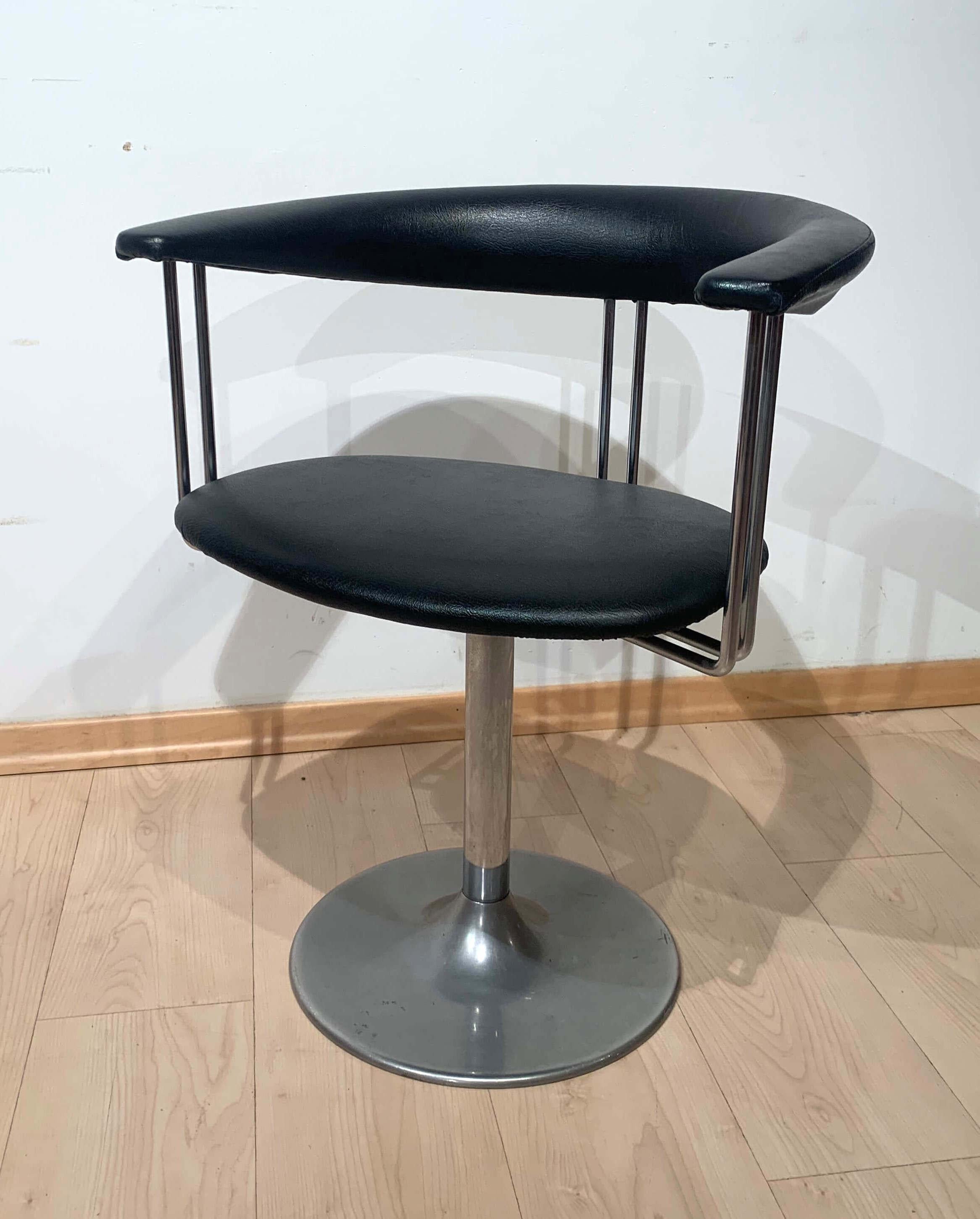Satz von 6 drehbaren Sesseln, schwarzes Leder und Metall, Niederlande ca. 1970er Jahre im Angebot 3