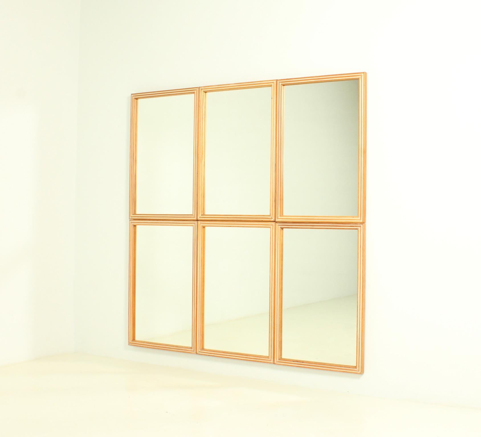 Satz von sechs hölzernen Wandspiegeln aus den 1950er Jahren, Spanien. Natürliche Eiche und keramisierter Rahmen mit Spiegelglas. Sie können einzeln oder in einer Komposition wie dieser verwendet werden.

Jeder Spiegel misst 60 B. x 4,5 T. x 90 H.