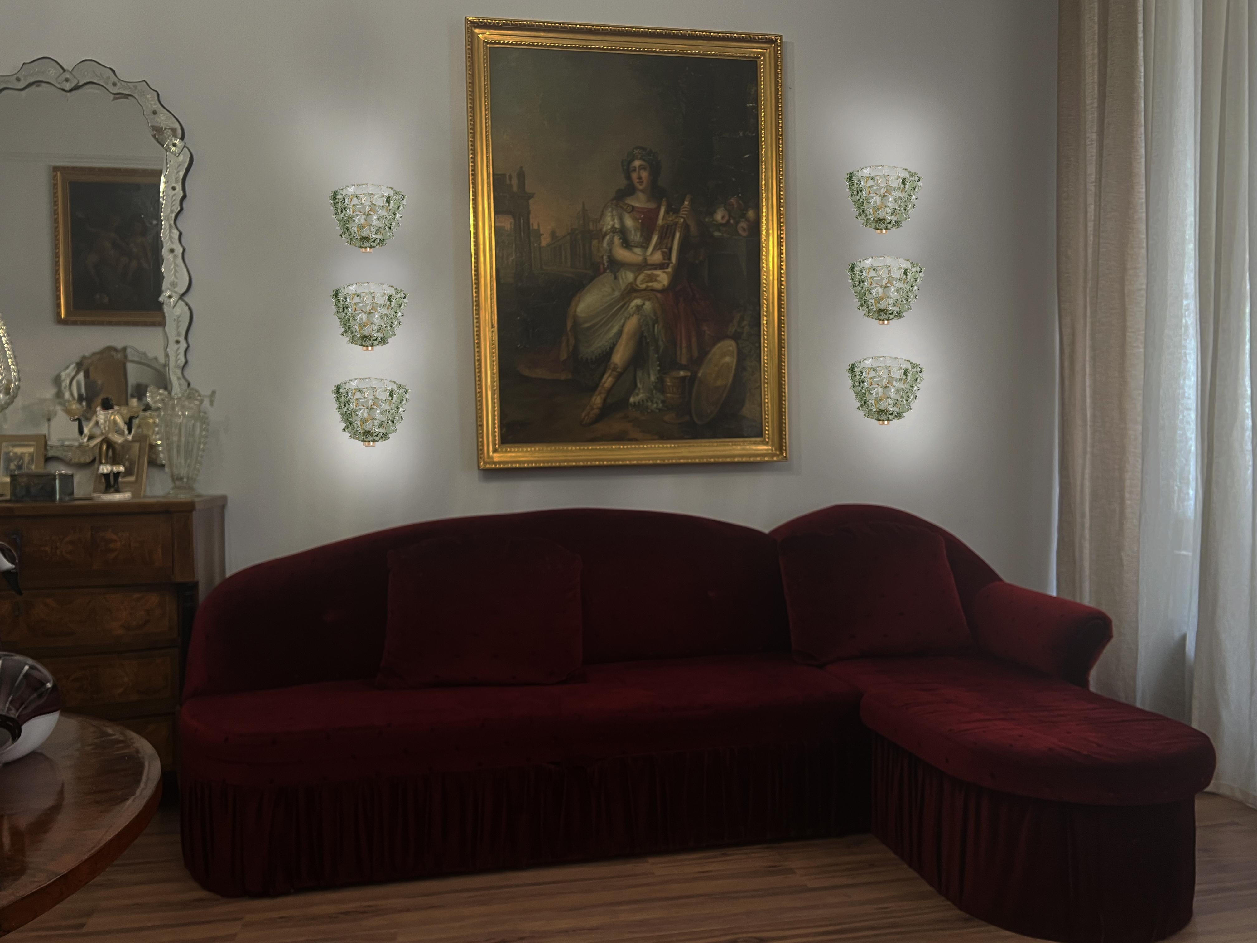 Set of six hand-blown and hand-crafted Murano glass wall sconces with rostrato work. Grey/green colour. Natural polished brass structure. E27 lamp holder suitable for led or filament bulbs.
* The cable of this article may be original and may need to