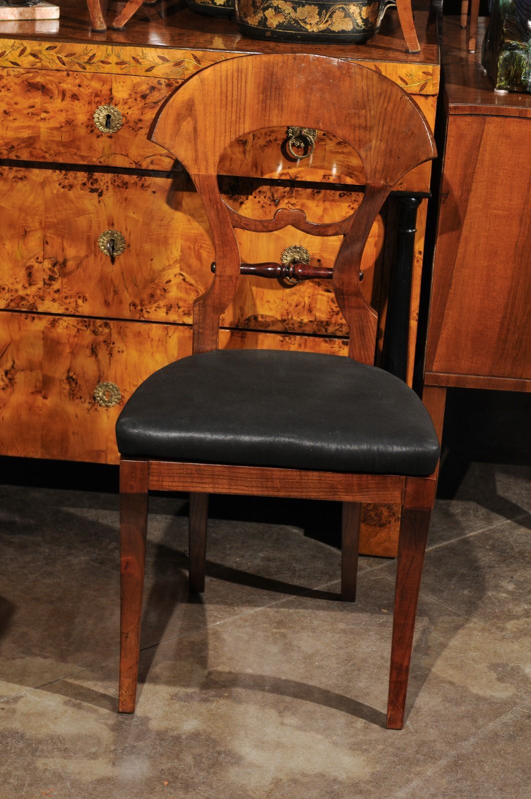 Set of Six Walnut 1840s Biedermeier Austrian Dining Room Chairs with Fan Backs In Good Condition In Atlanta, GA