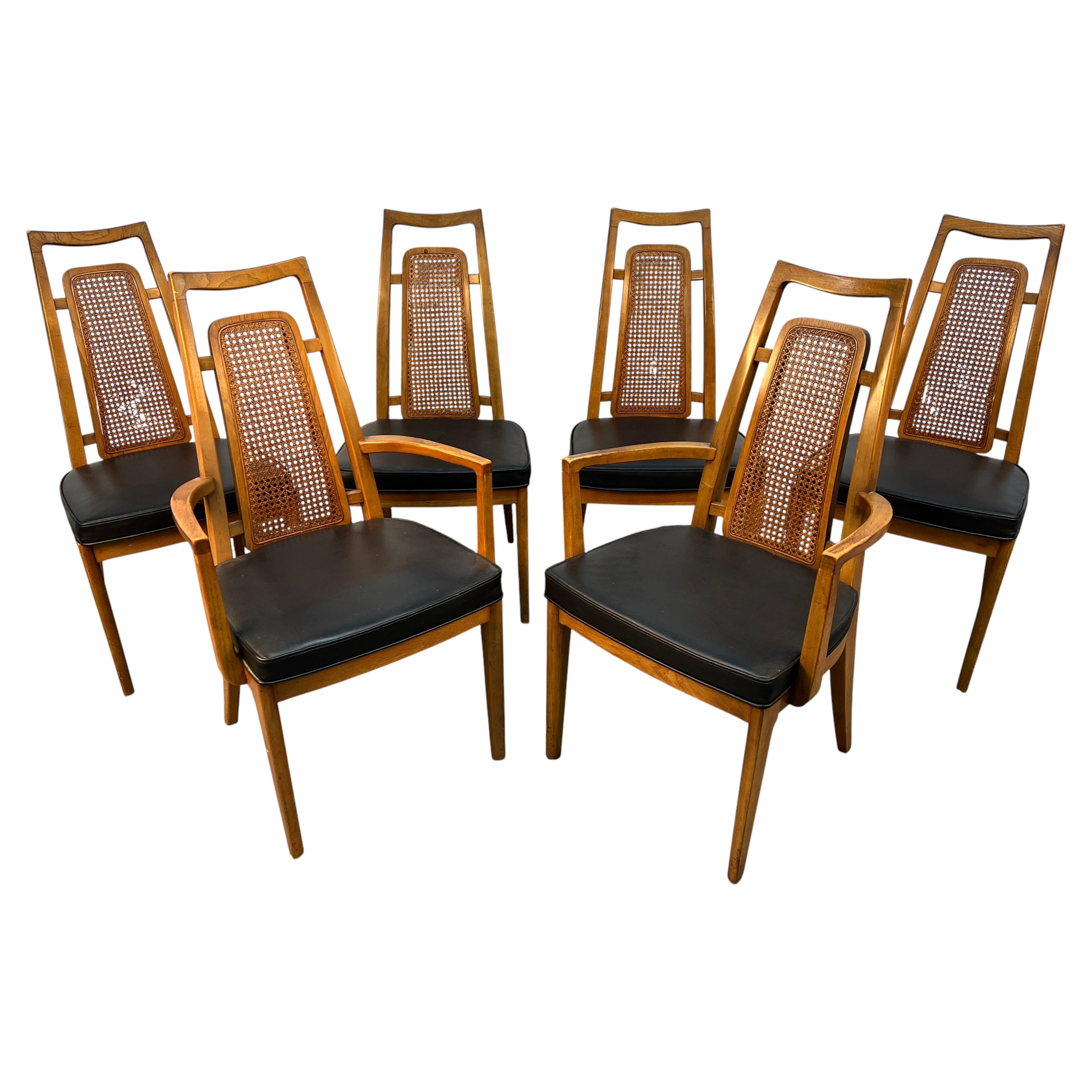 Lot de six chaises de salle à manger en noyer et rotin de la marque Drexel Furniture