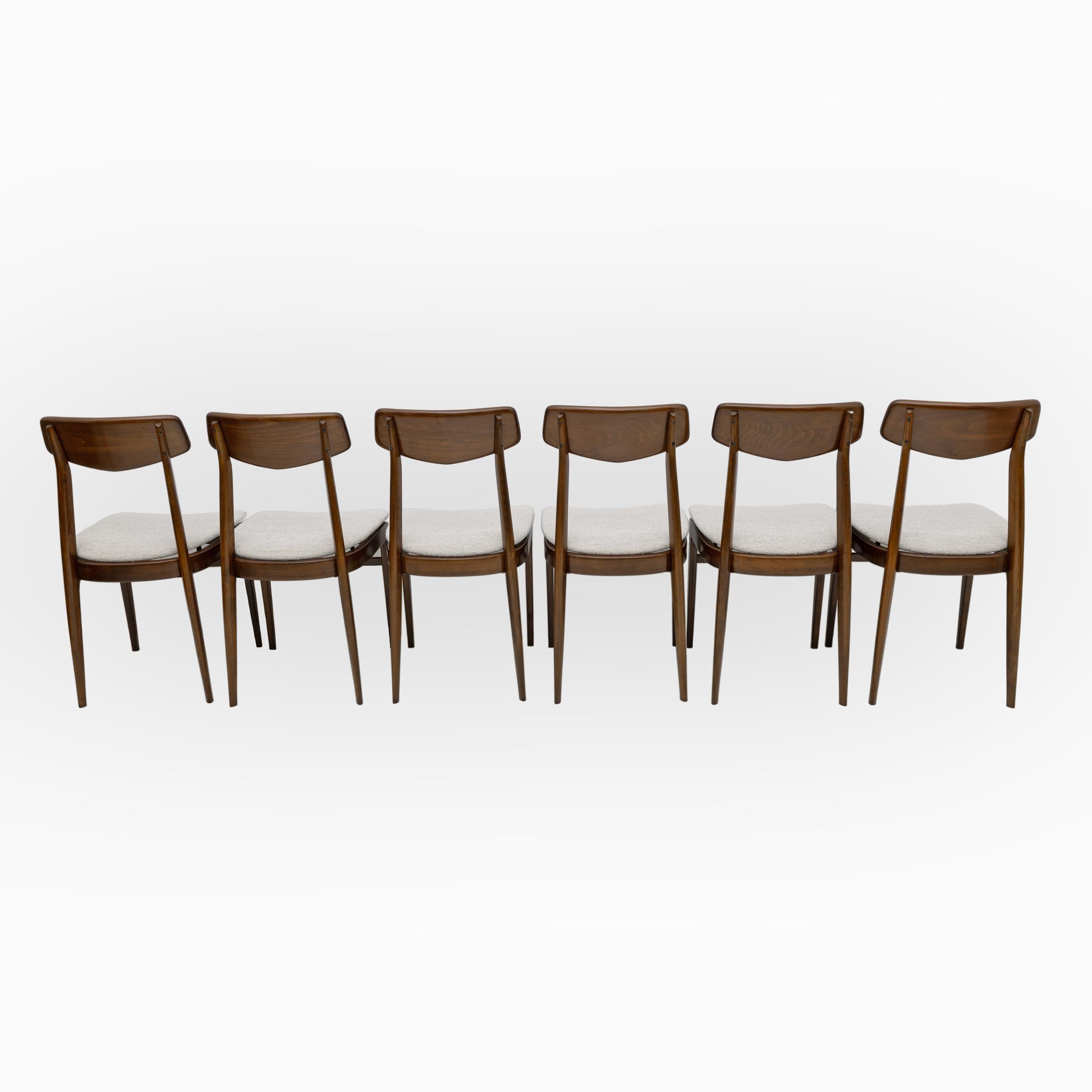 Set of Six Walnut-Stained Beech and Bouclè Fabric Dining Chairs, Denmark, 1960s In Good Condition For Sale In Puglia, Puglia