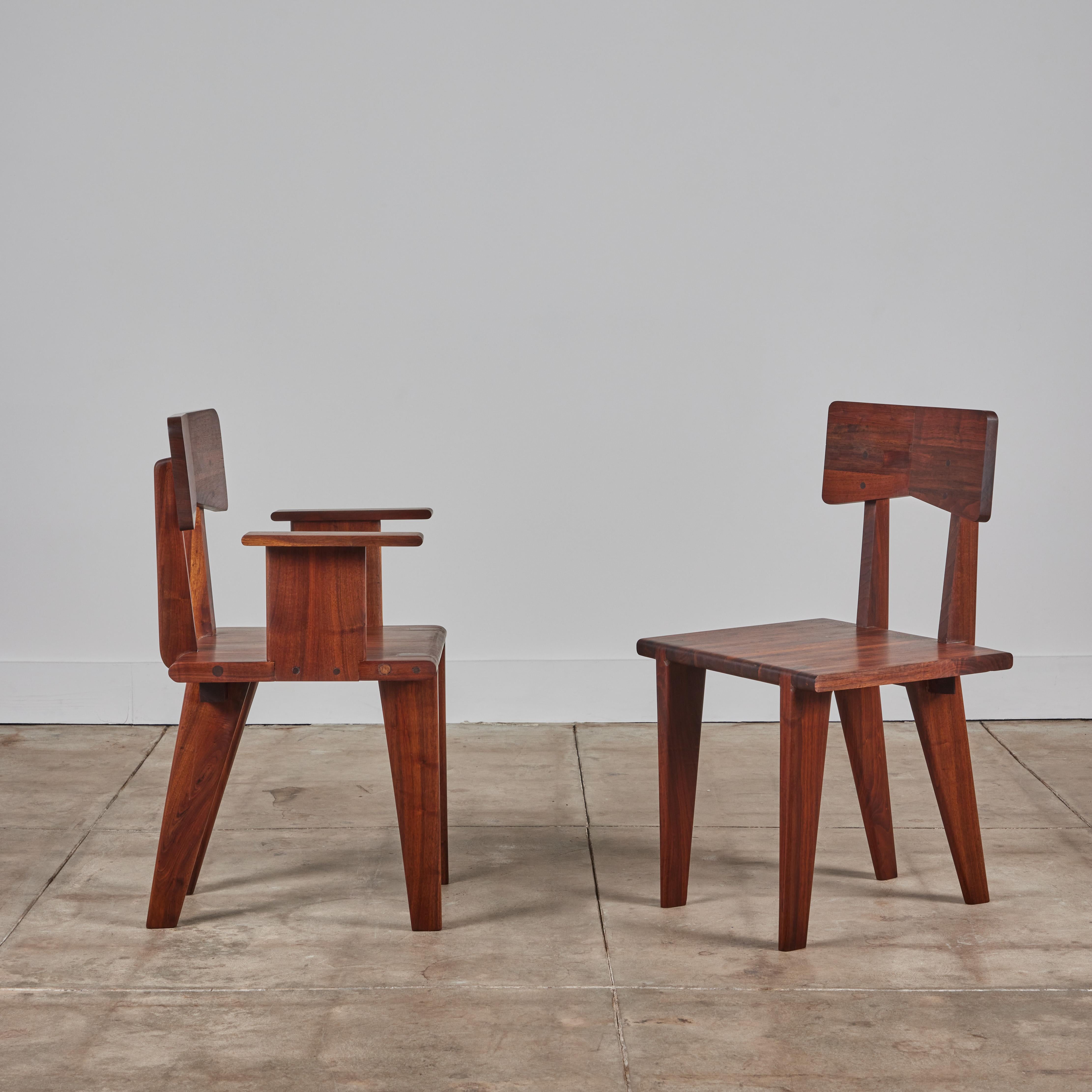 Mid-Century Modern Ensemble de six chaises de salle à manger en noyer de Studio Craft en vente