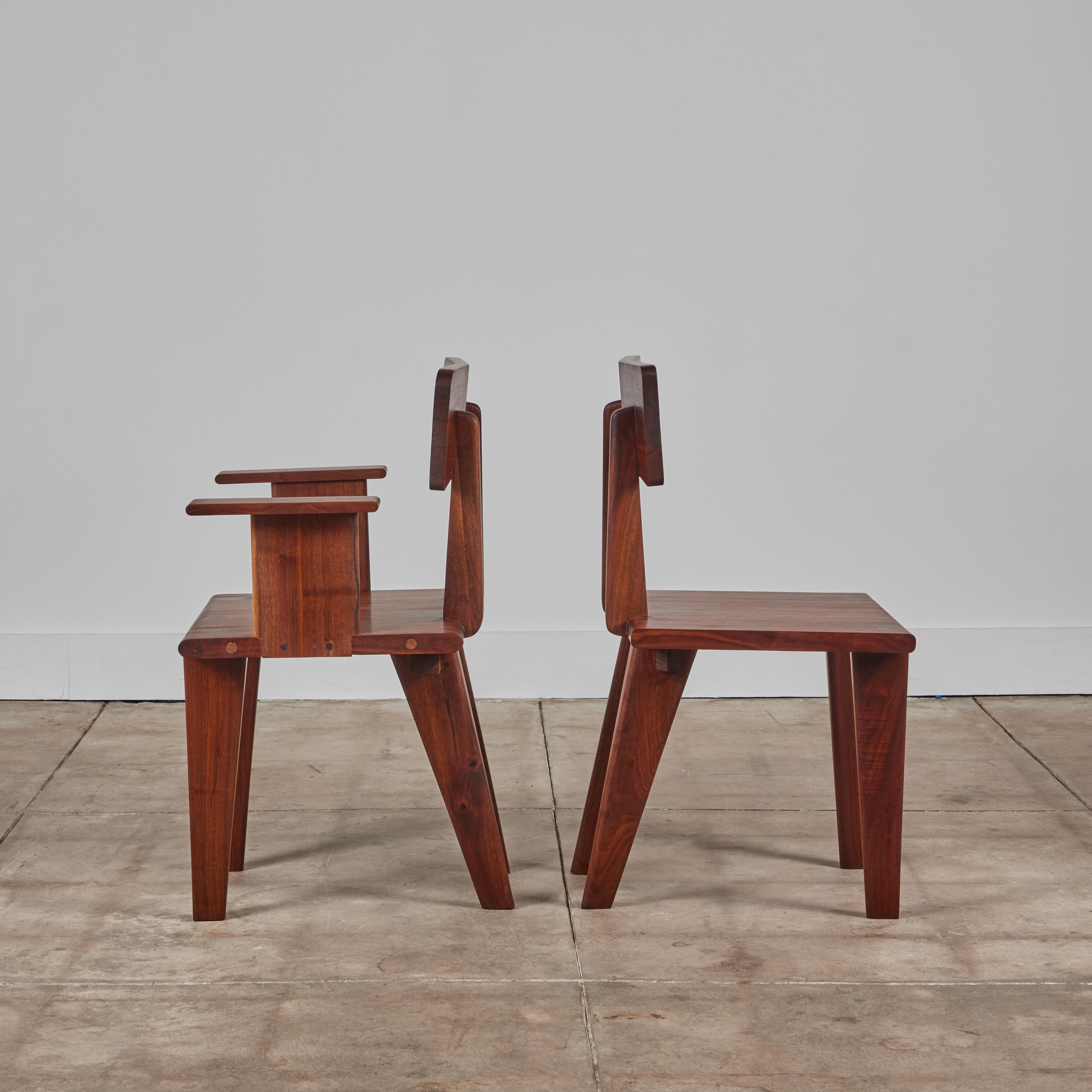 20ième siècle Ensemble de six chaises de salle à manger en noyer de Studio Craft en vente