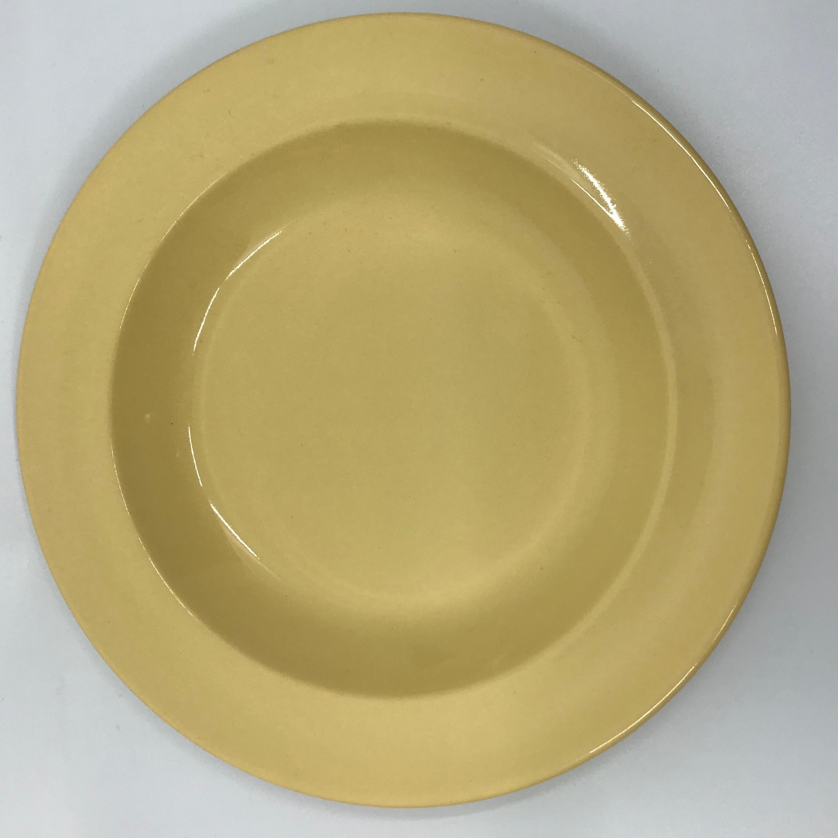 20th Century Set of Six Wedgwood Yellow Plates For Sale