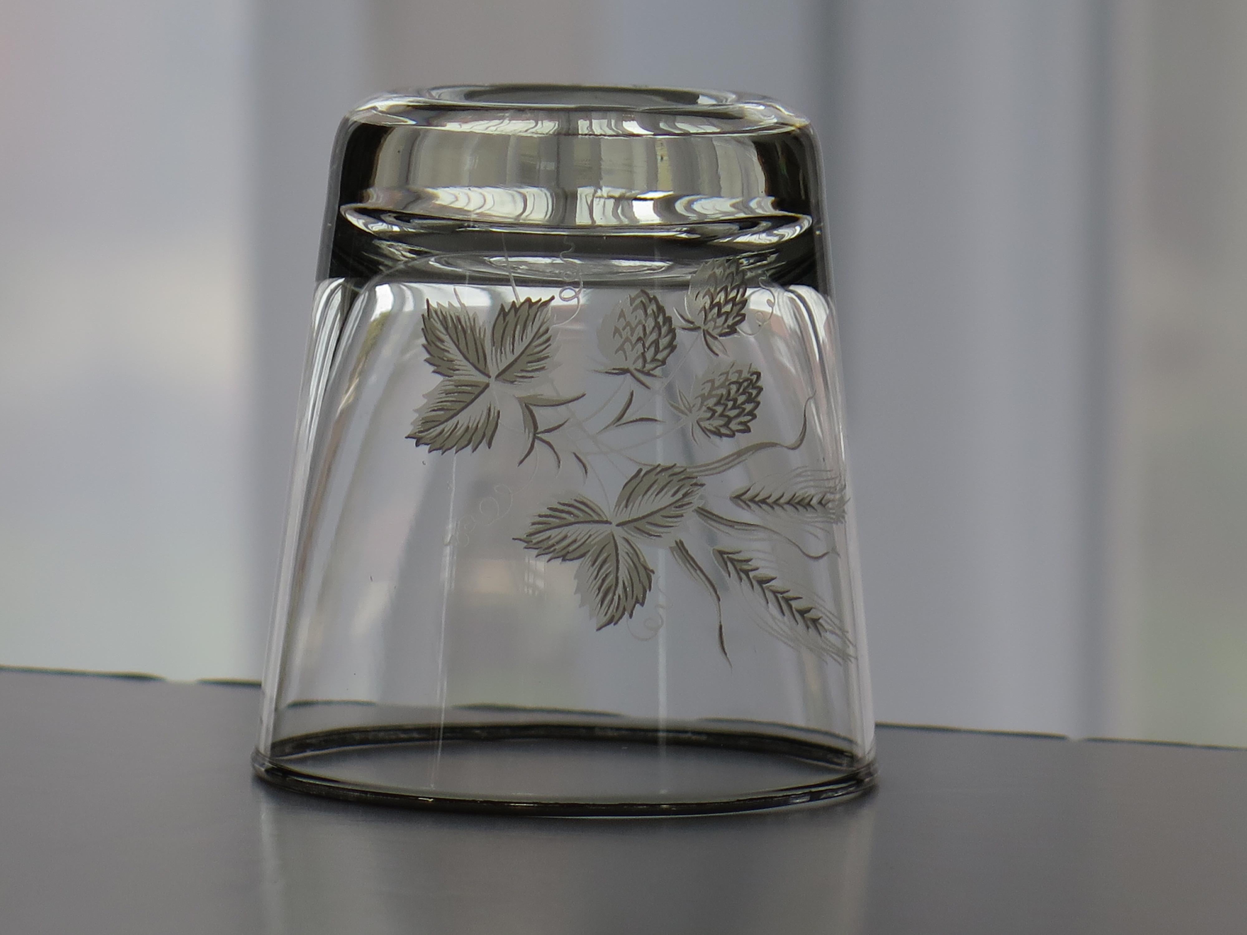 Juego de SEIS vasos para beber whisky Decoración de cebada y borde de plata, hacia los años 50 siglo XX en venta