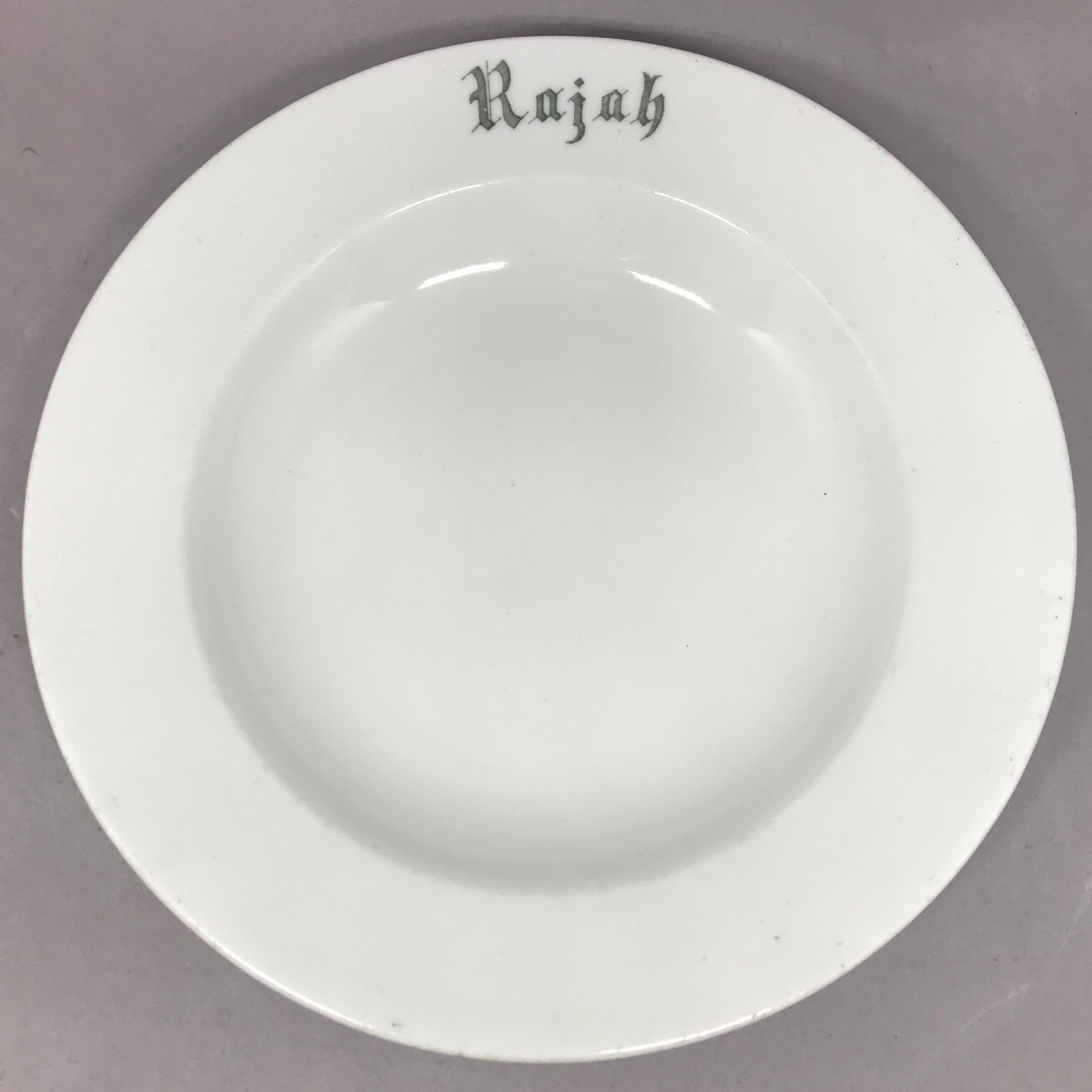 Milieu du XXe siècle Ensemble de six assiettes « Rajah » blanches vintage en vente