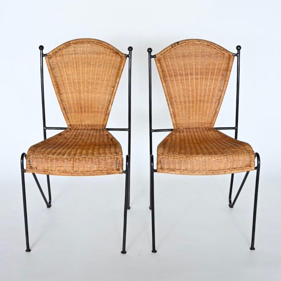 Milieu du XXe siècle Ensemble de six chaises de salle à manger en osier et en fer de Frederic Weinberg, années 1950 en vente
