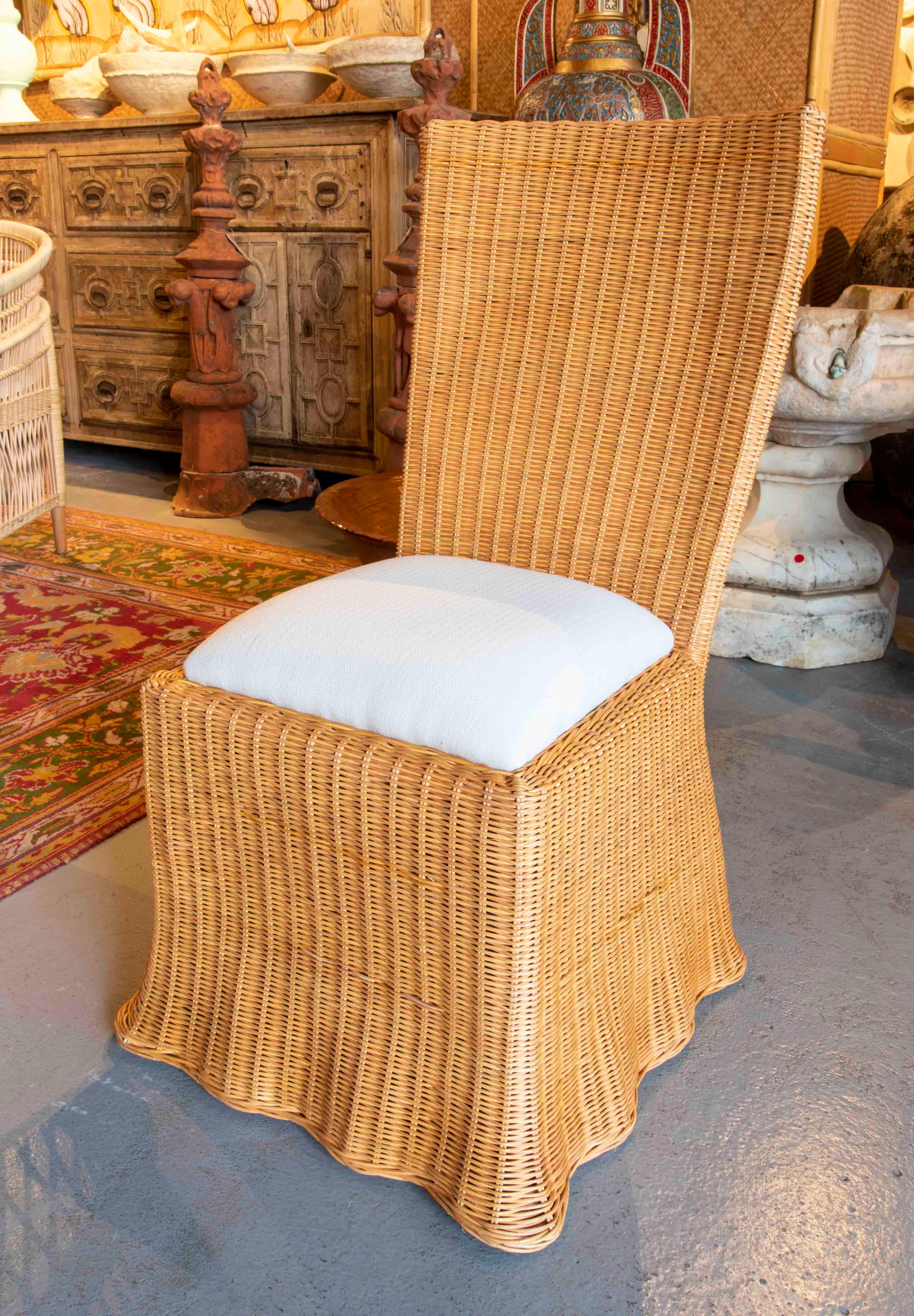 Set of Six Wicker Chairs with Wavy Shapes and Beige Cushions In Good Condition For Sale In Marbella, ES