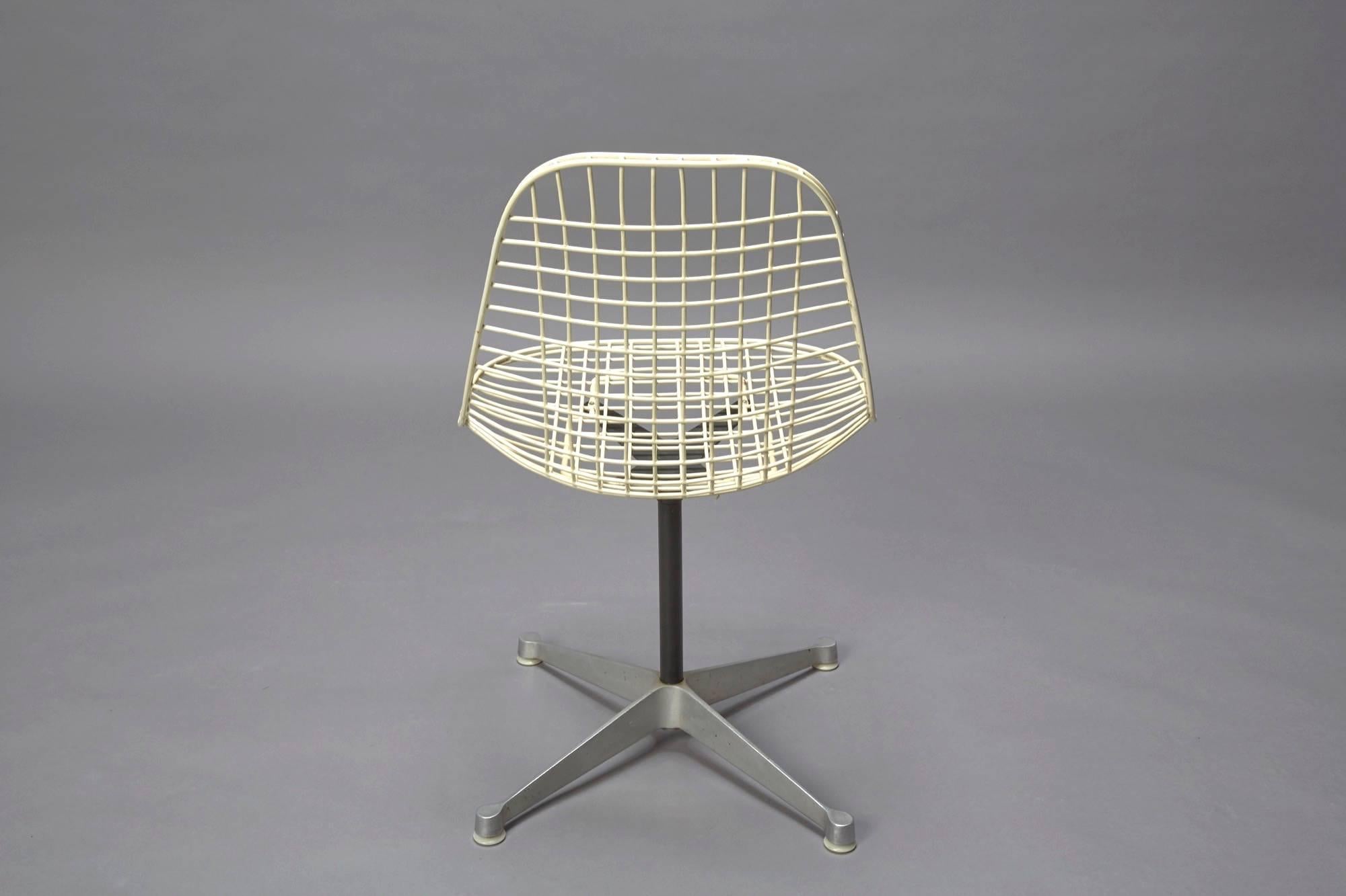 Mid-20th Century Set of Six Wire Chairs by Charles Eames for Herman Miller