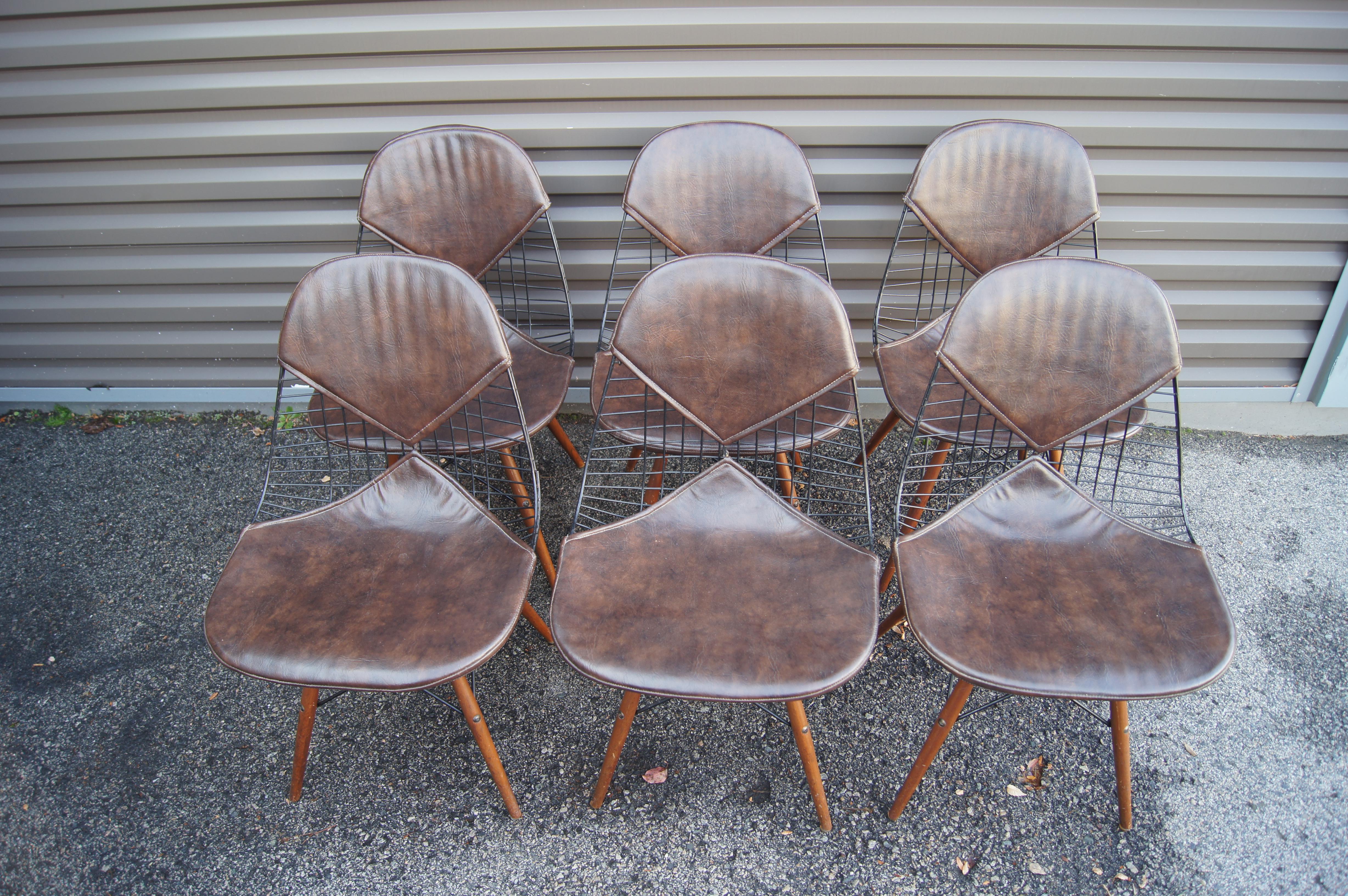 Set of Six Wire Chairs with Dowel Legs and Bikini Pad by Charles and Ray Eames In Good Condition For Sale In Dorchester, MA