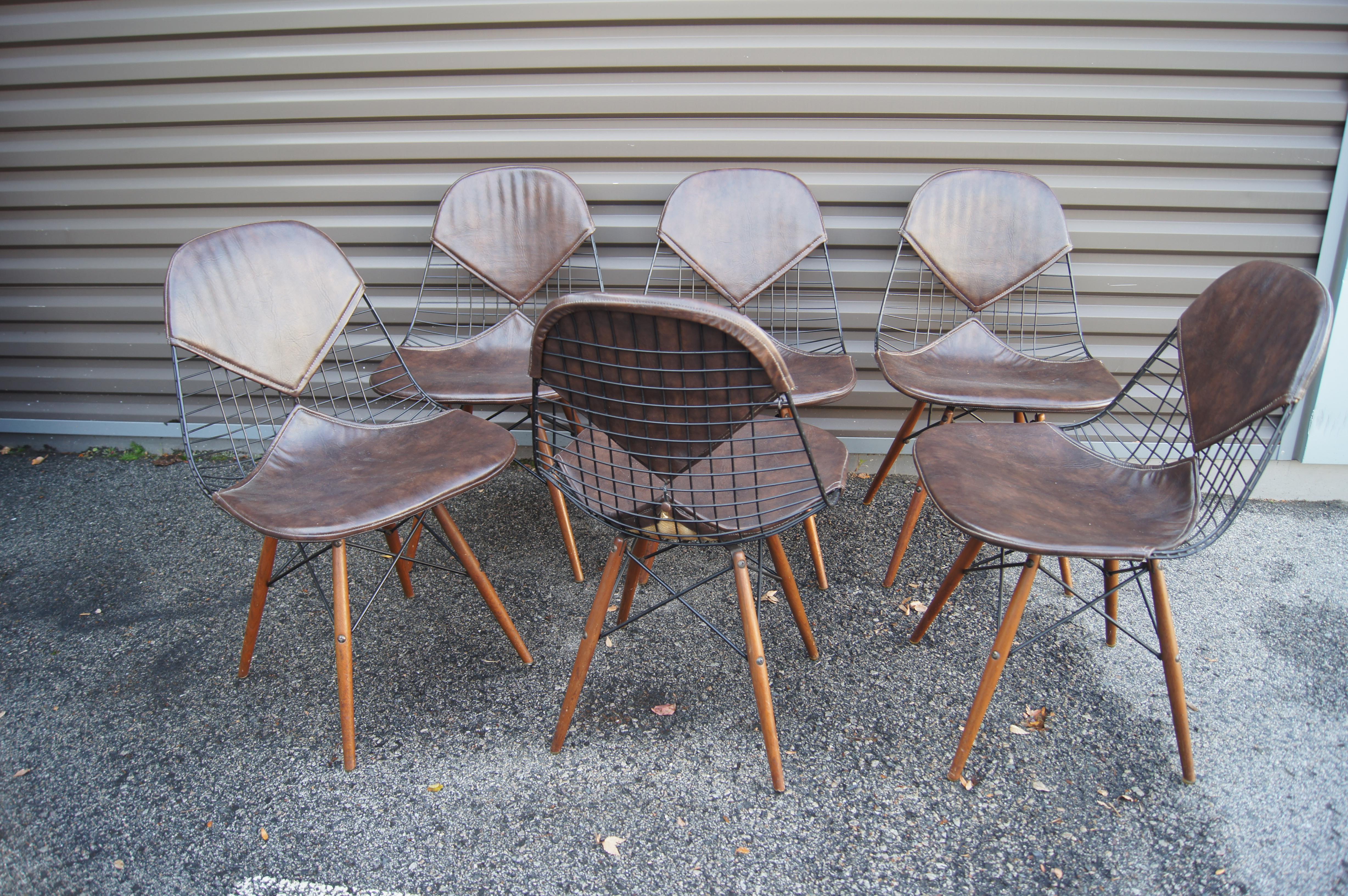 Mid-20th Century Set of Six Wire Chairs with Dowel Legs and Bikini Pad by Charles and Ray Eames For Sale