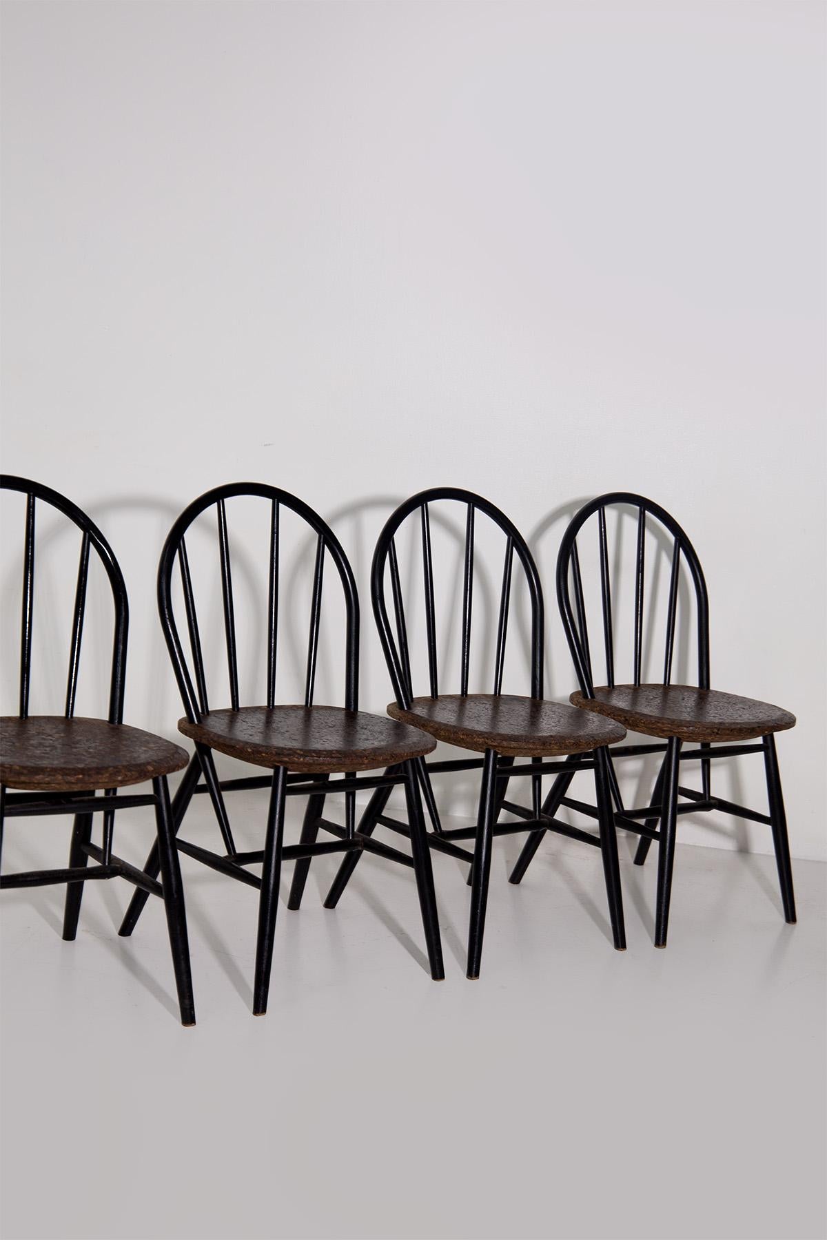 Ensemble de six chaises en bois et liège en vente 3