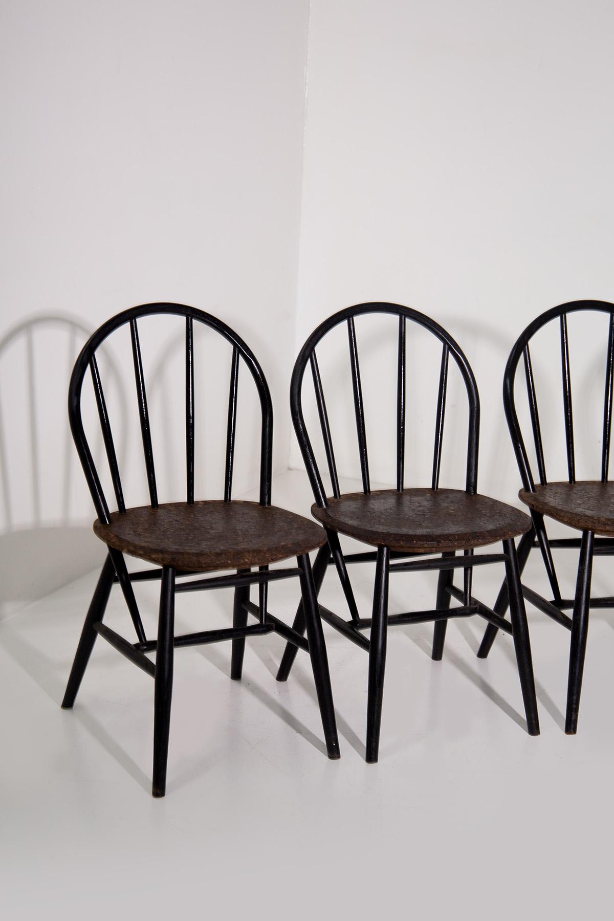 Ensemble de six chaises en bois et liège en vente 4