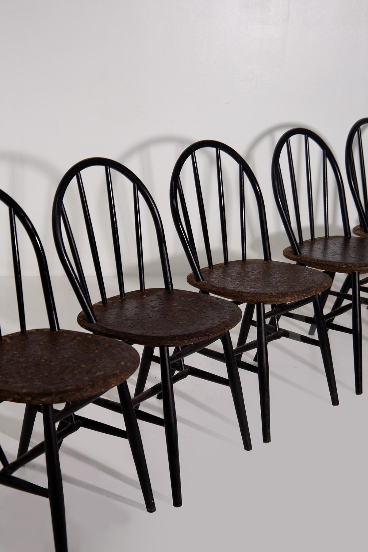 Ensemble de six chaises en bois et liège en vente 5