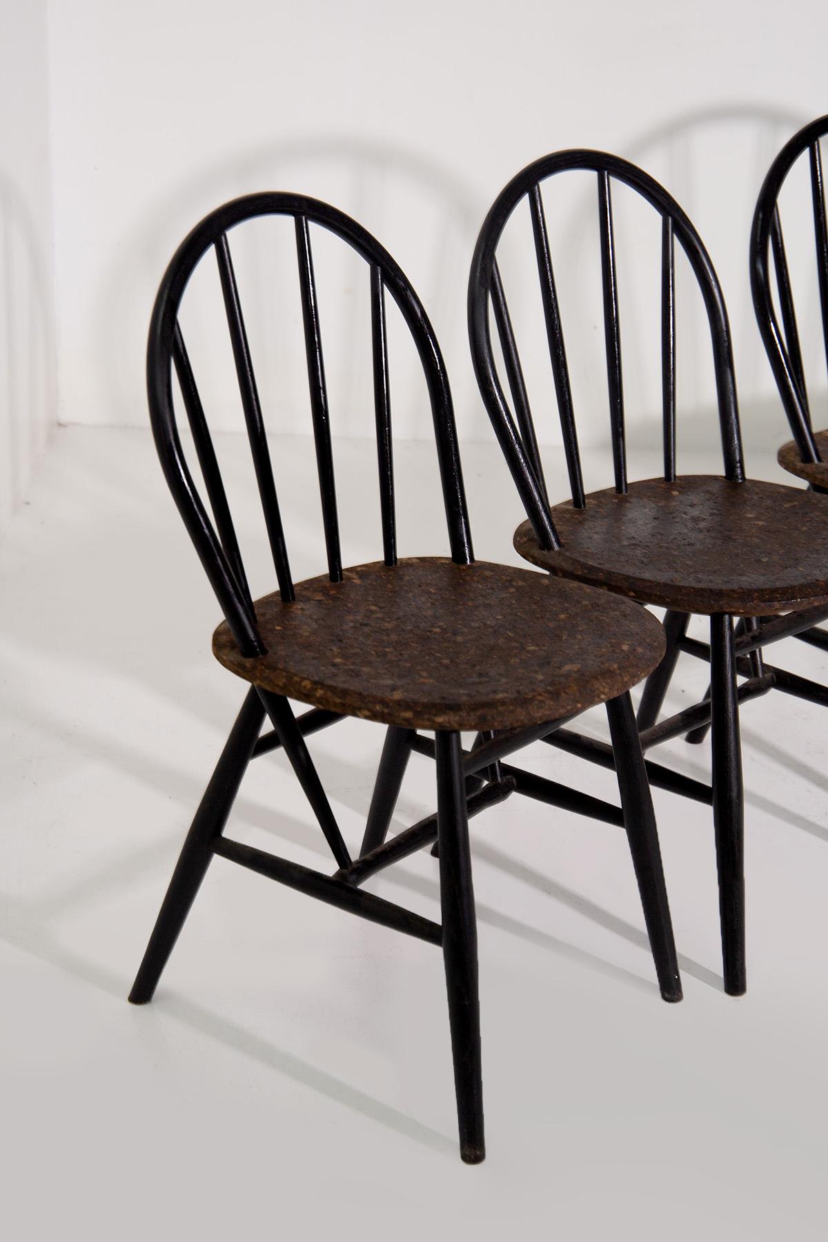 Ensemble de six chaises en bois et liège en vente 7