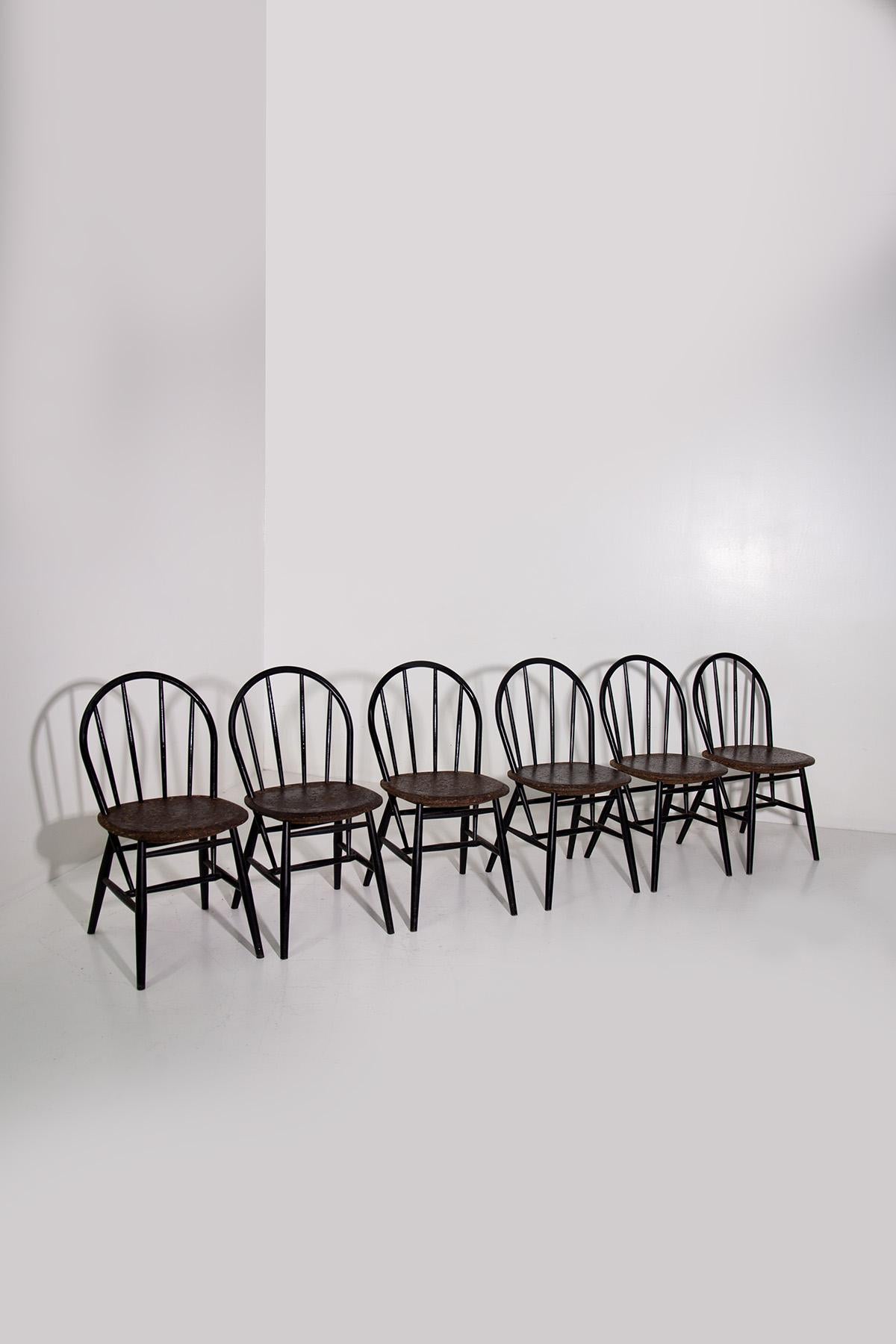 Ensemble de six chaises en bois et liège en vente 1