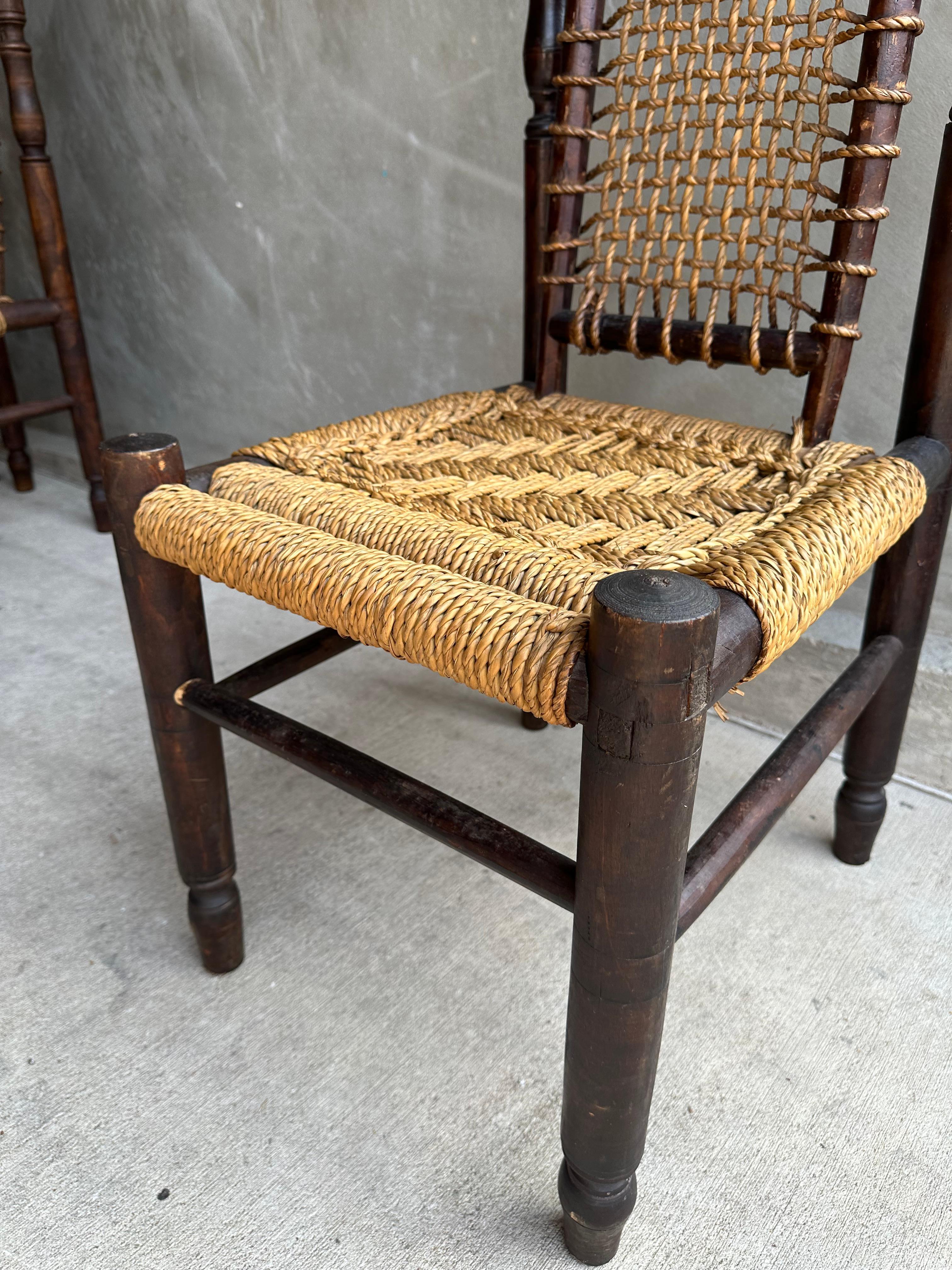 Sechs Esszimmerstühle aus Holz und Seil im Stil von Audoux und Minet, Frankreich, 1950er Jahre im Zustand „Gut“ im Angebot in Austin, TX