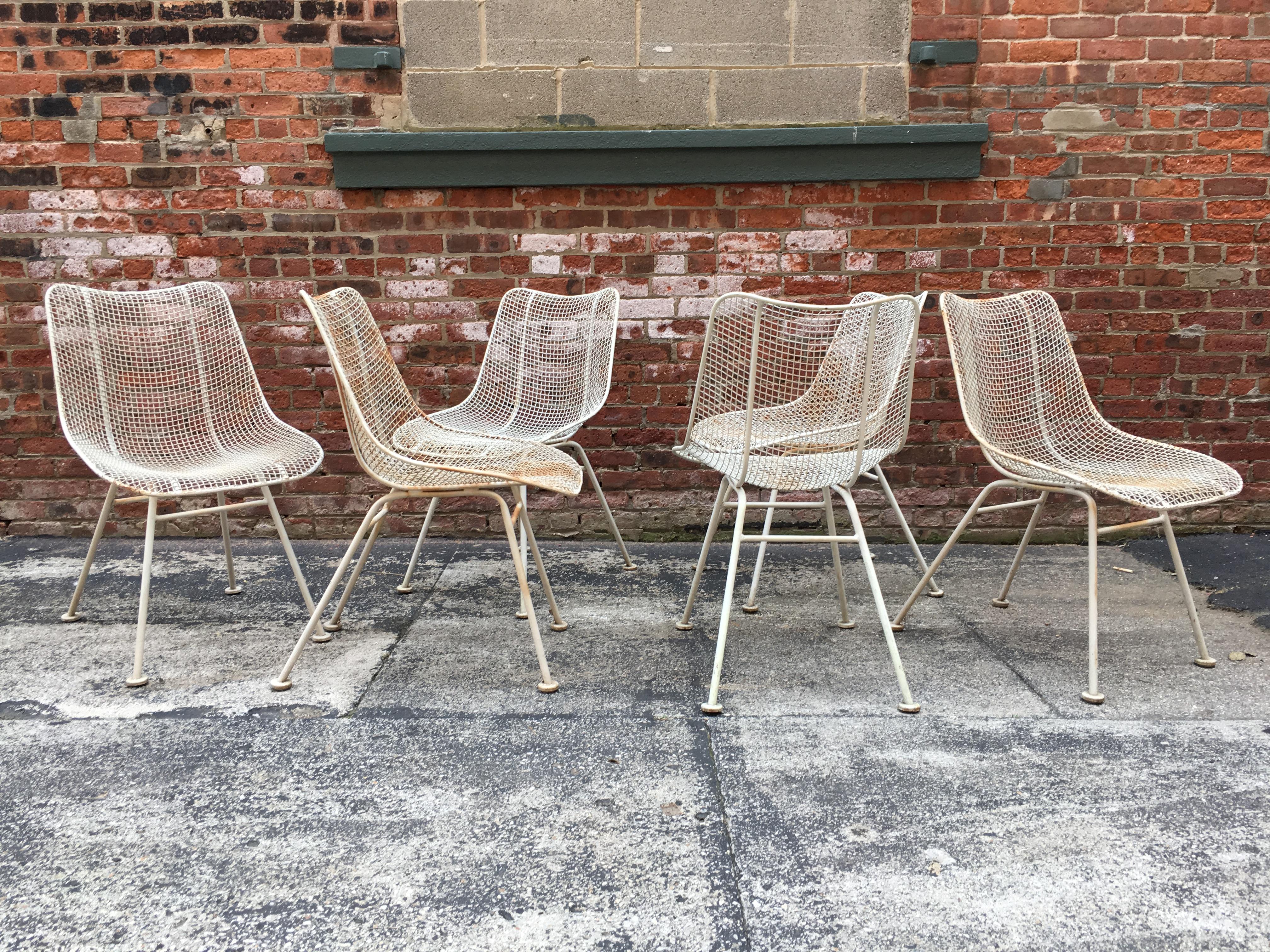 Nice set of six wire mesh Woodard Sculptura side chairs. Original good condition with minor paint loss and some light rust bleed through the paint. Most glides are intact and all the weld contacts are sturdy and durable, circa 1960. Leaving the
