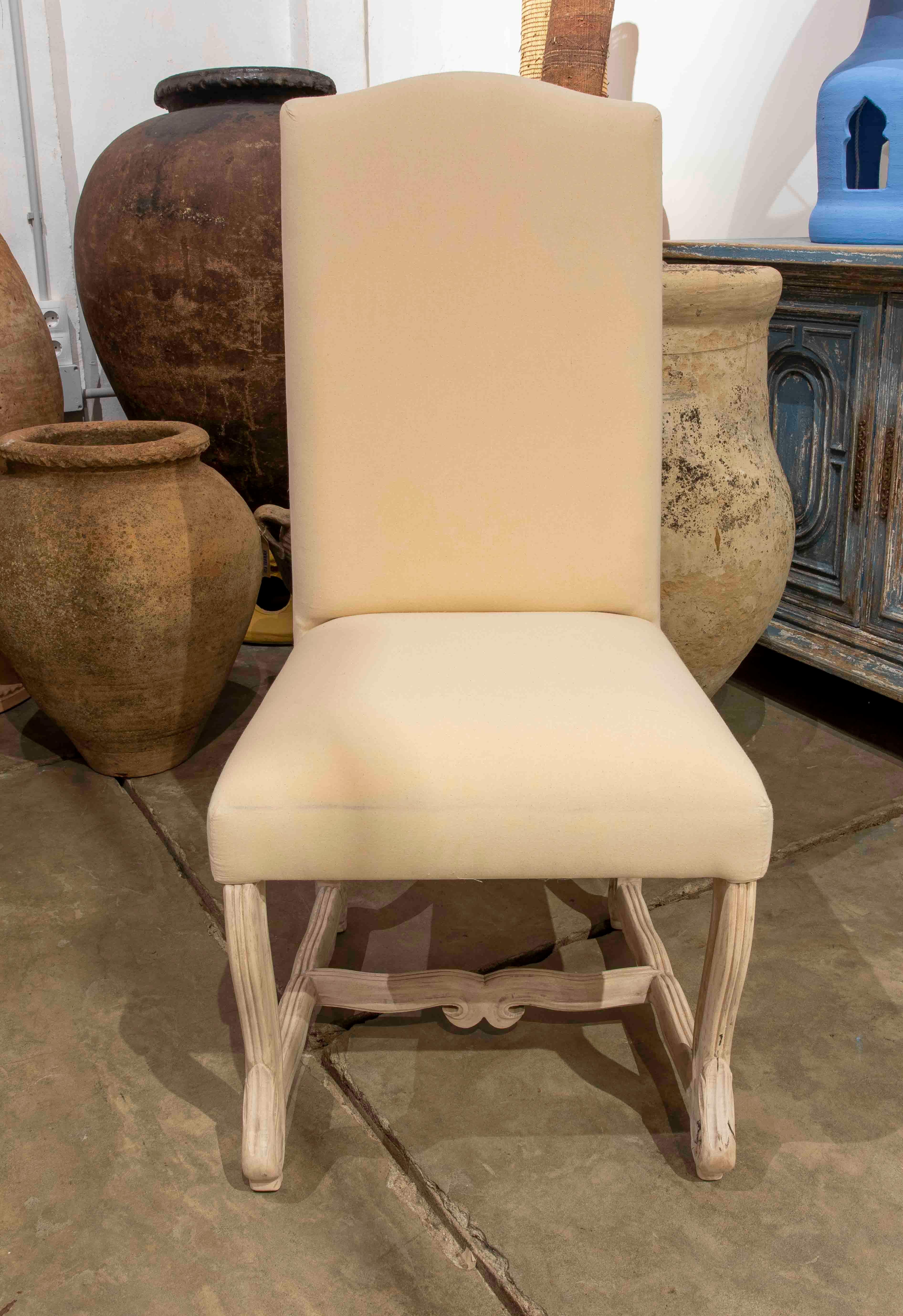 Set of Six Wooden High Backed Dining Chairs for Upholstery In Good Condition For Sale In Marbella, ES