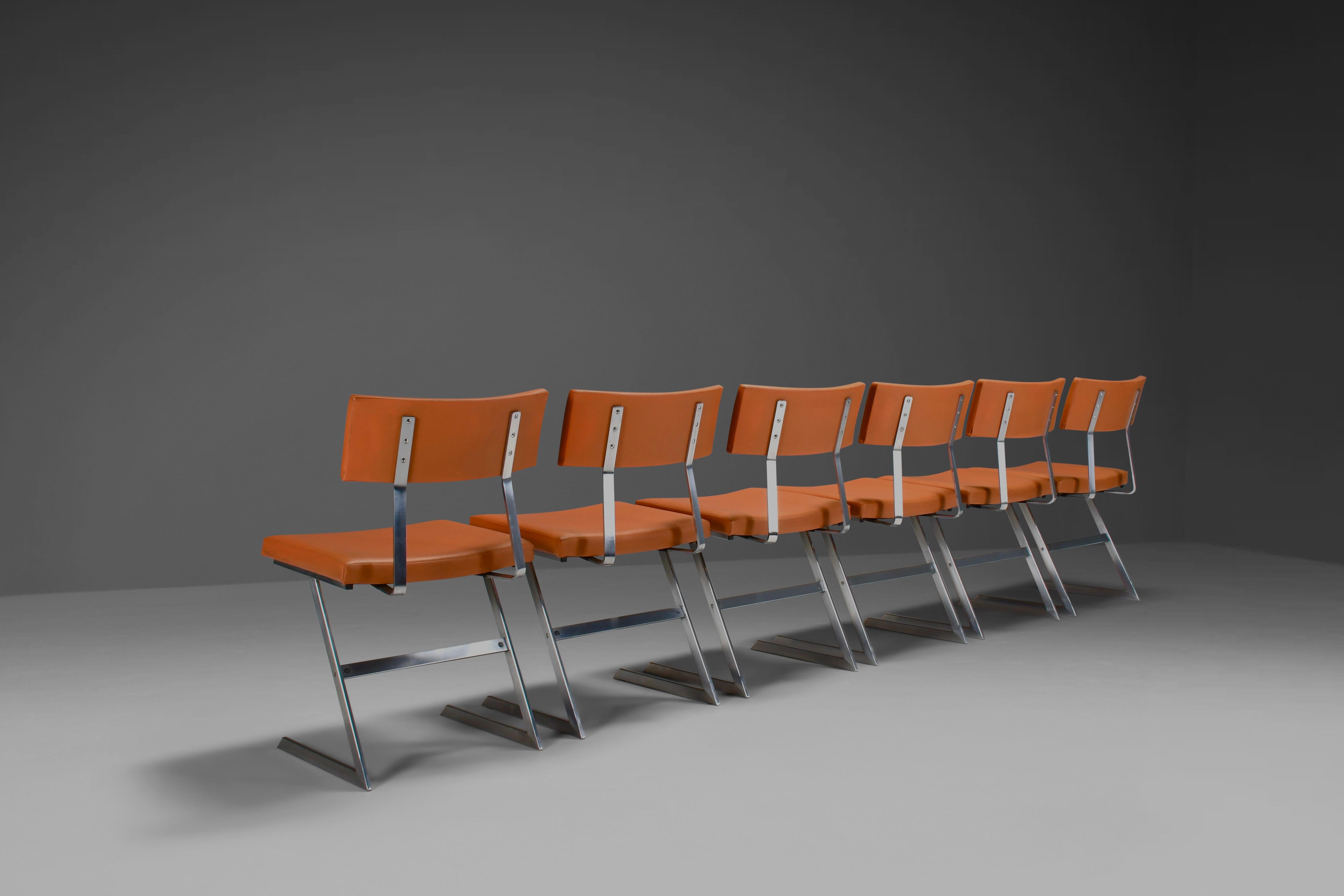 Belgian Set of Six ‘Zig Zag’ Chairs in Metal and Orange Leatherette, Belgium 1960s For Sale