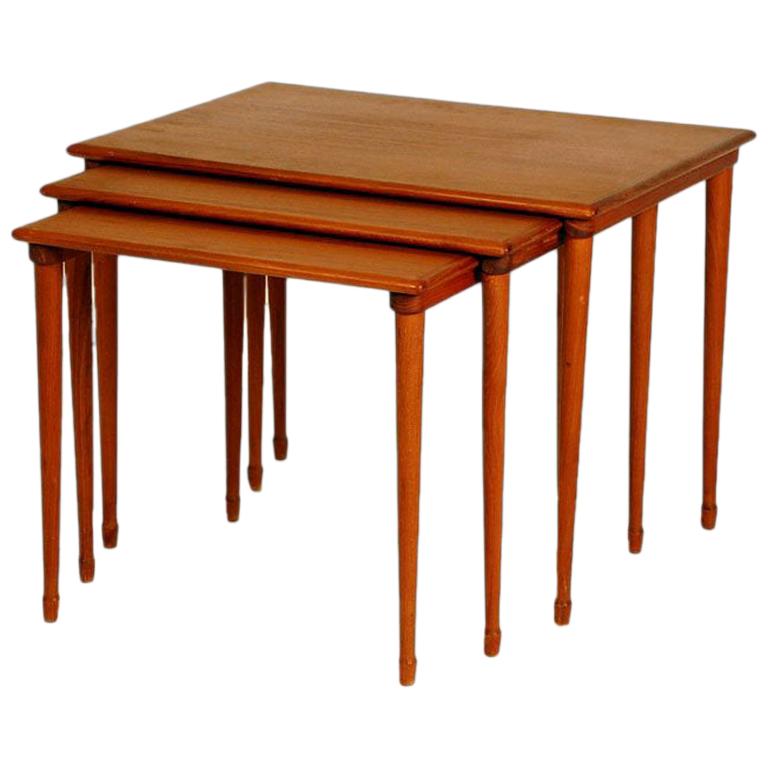 Set of Slender Scandinavian Nesting Tables by Brode Blindheim For Sale