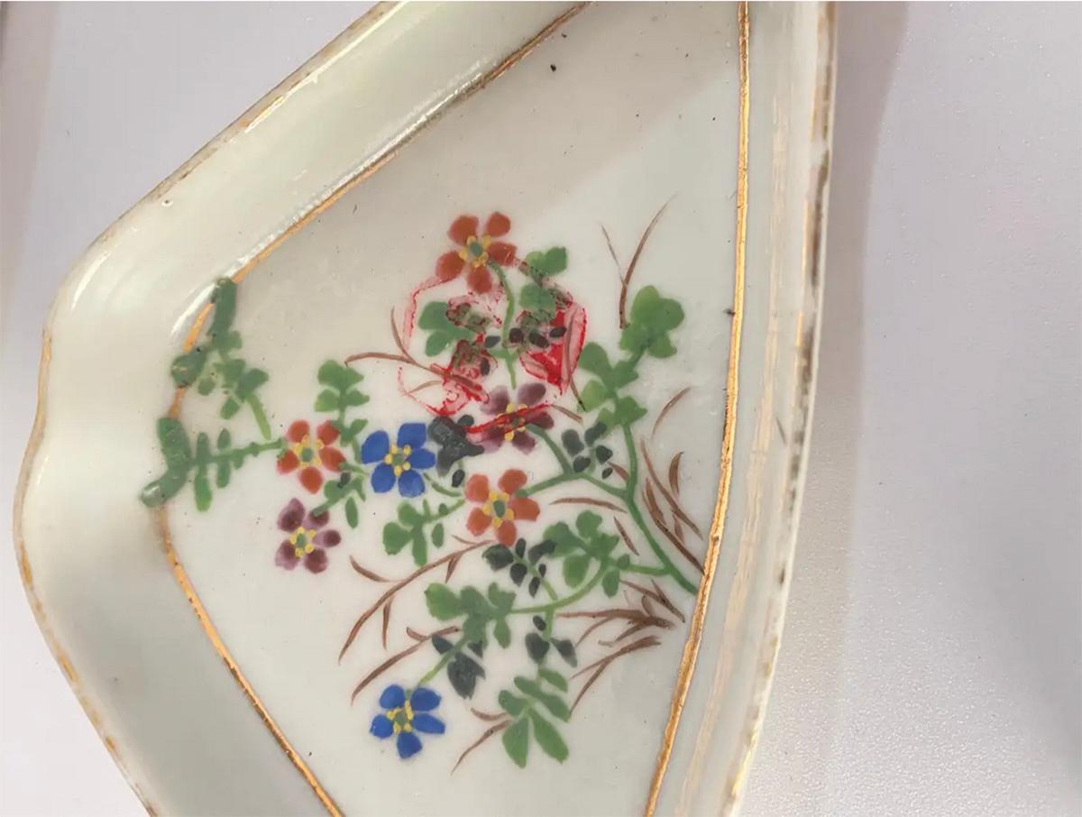 Set of Small Porcelain Serving Dish, in Wooden Box, China, 19th Century For Sale 5